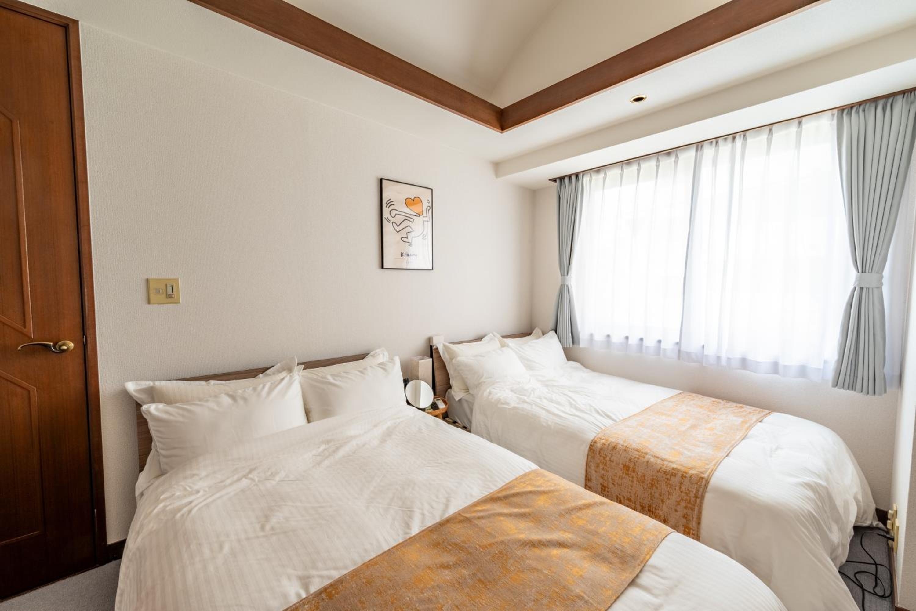 SWEET HOUSE 105 square meters of single floor space 15 minutes on foot to Shinsaibashi Dotonbori 30 minutes to USJ 7 minutes to Umeda