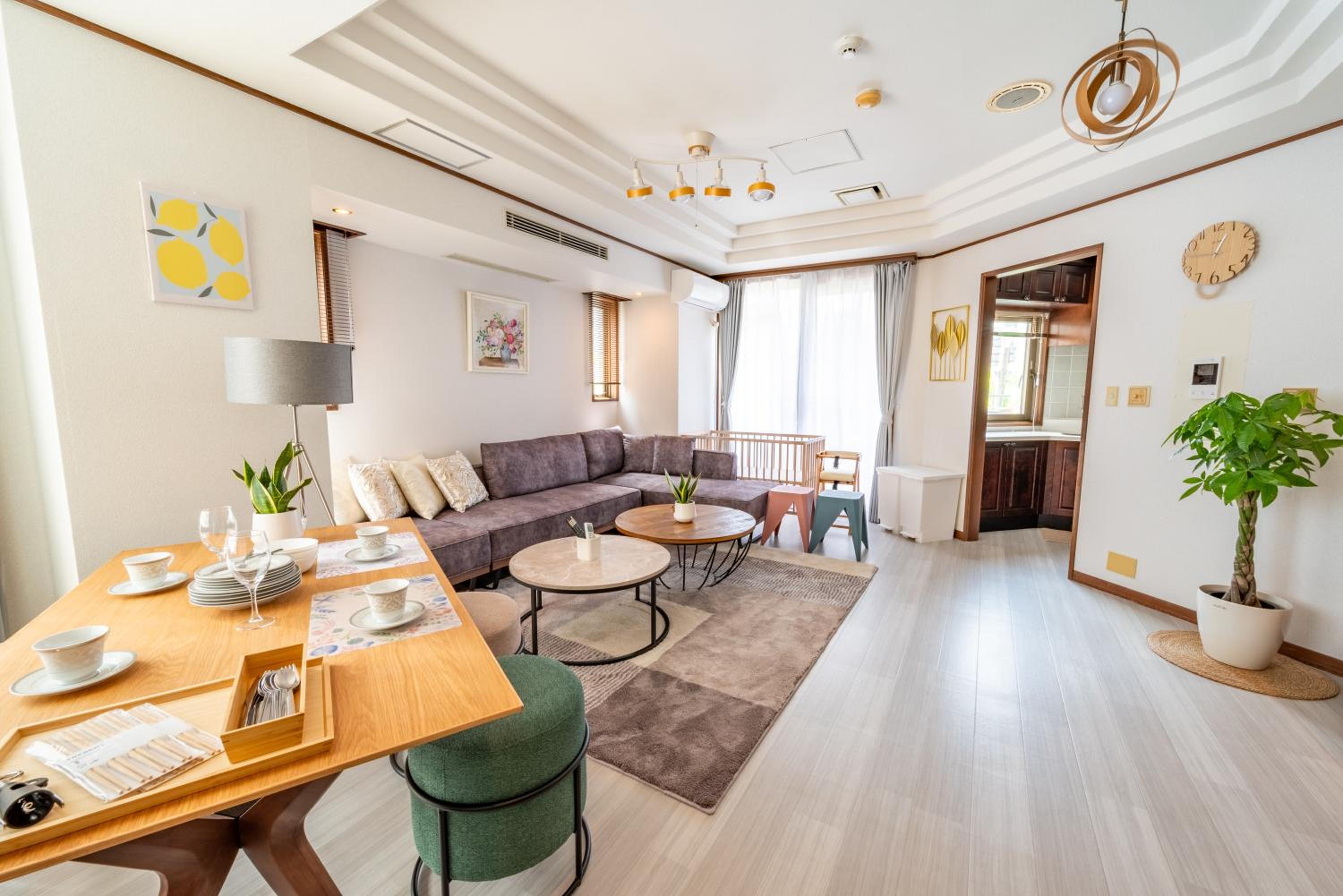 SWEET HOUSE 105 square meters of single floor space 15 minutes on foot to Shinsaibashi Dotonbori 30 minutes to USJ 7 minutes to Umeda