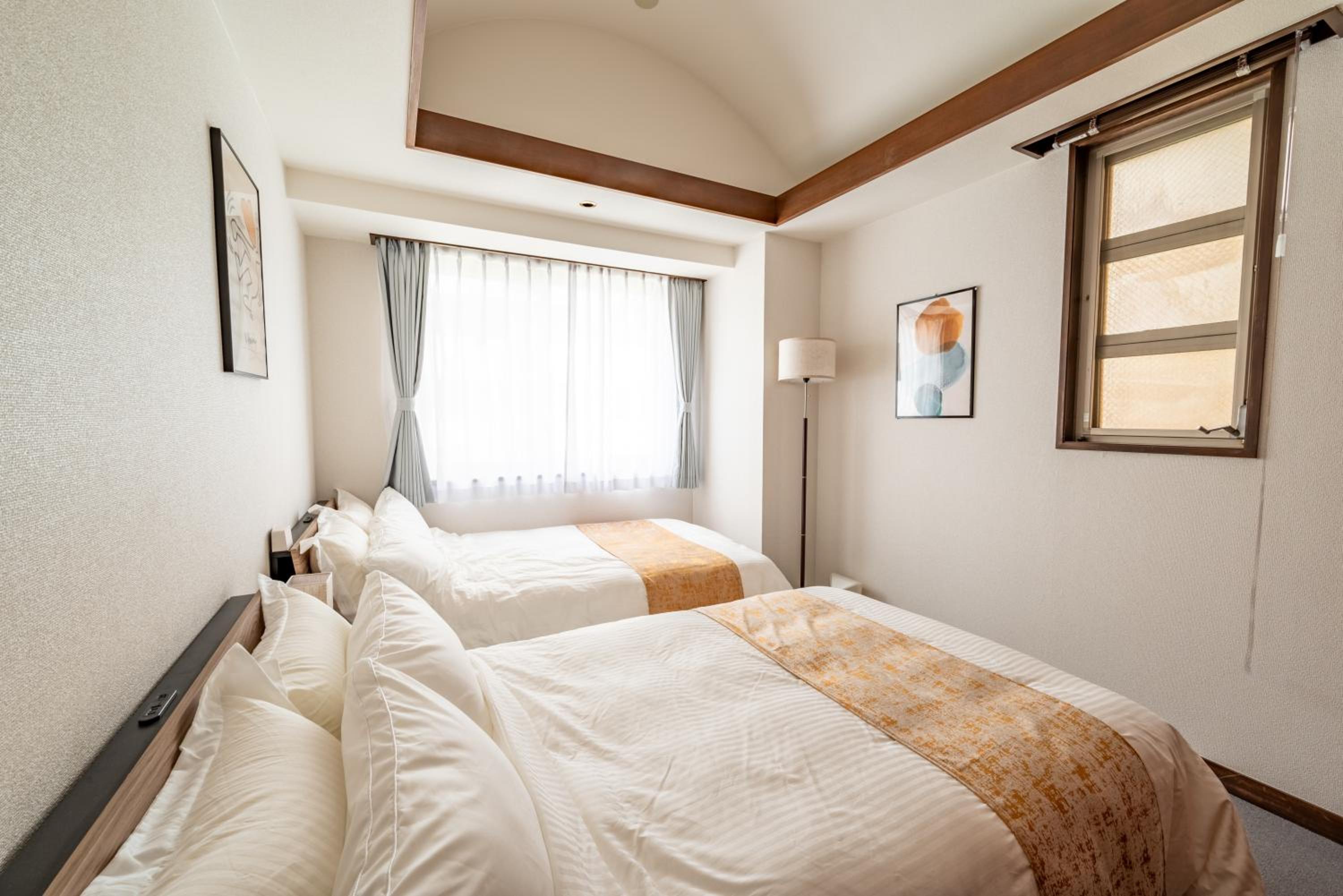 SWEET HOUSE 105 square meters of single floor space 15 minutes on foot to Shinsaibashi Dotonbori 30 minutes to USJ 7 minutes to Umeda