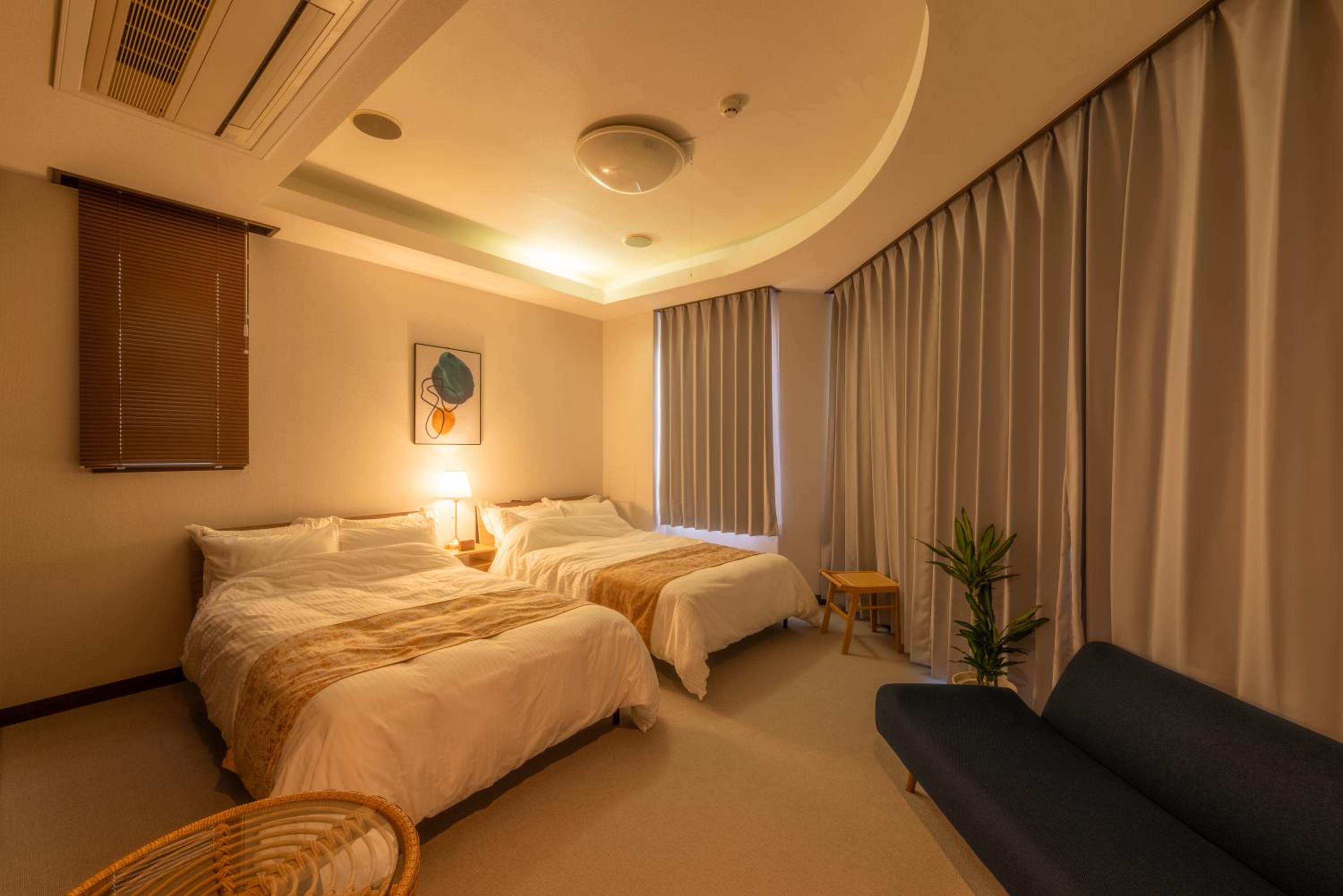SWEET HOUSE 105 square meters of single floor space 15 minutes on foot to Shinsaibashi Dotonbori 30 minutes to USJ 7 minutes to Umeda