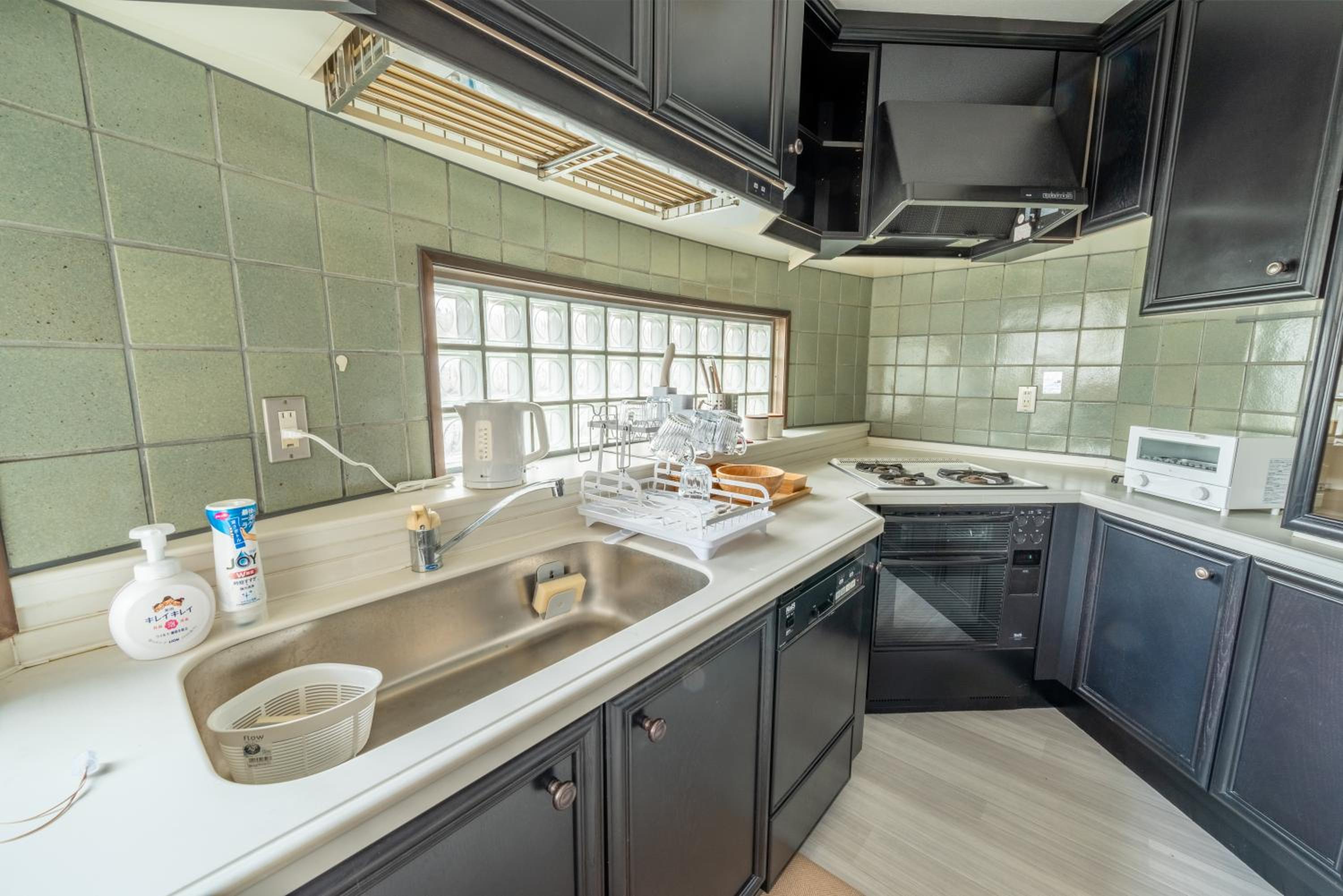 SWEET HOUSE 105 square meters of single floor space 15 minutes on foot to Shinsaibashi Dotonbori 30 minutes to USJ 7 minutes to Umeda