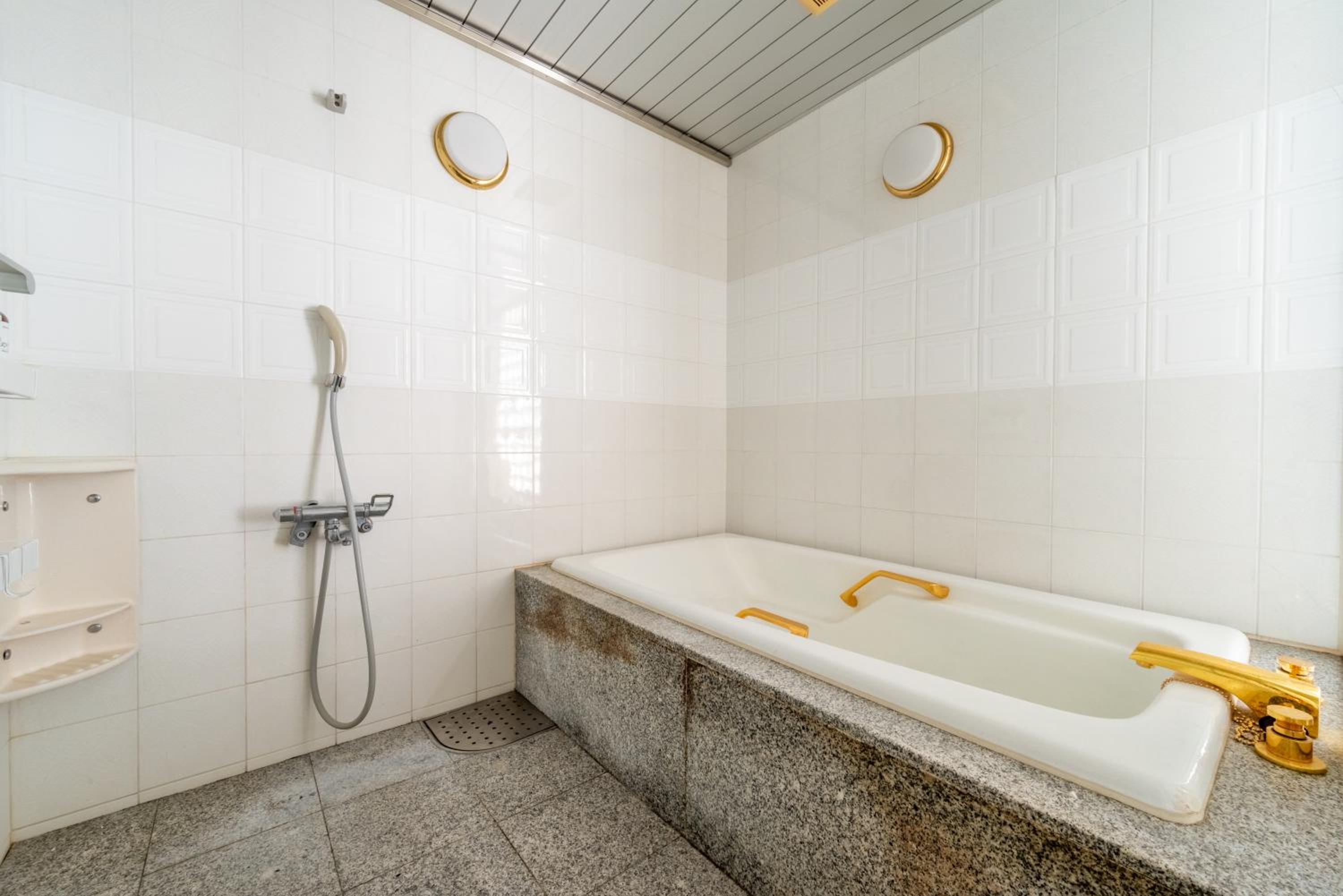 SWEET HOUSE 105 square meters of single floor space 15 minutes on foot to Shinsaibashi Dotonbori 30 minutes to USJ 7 minutes to Umeda