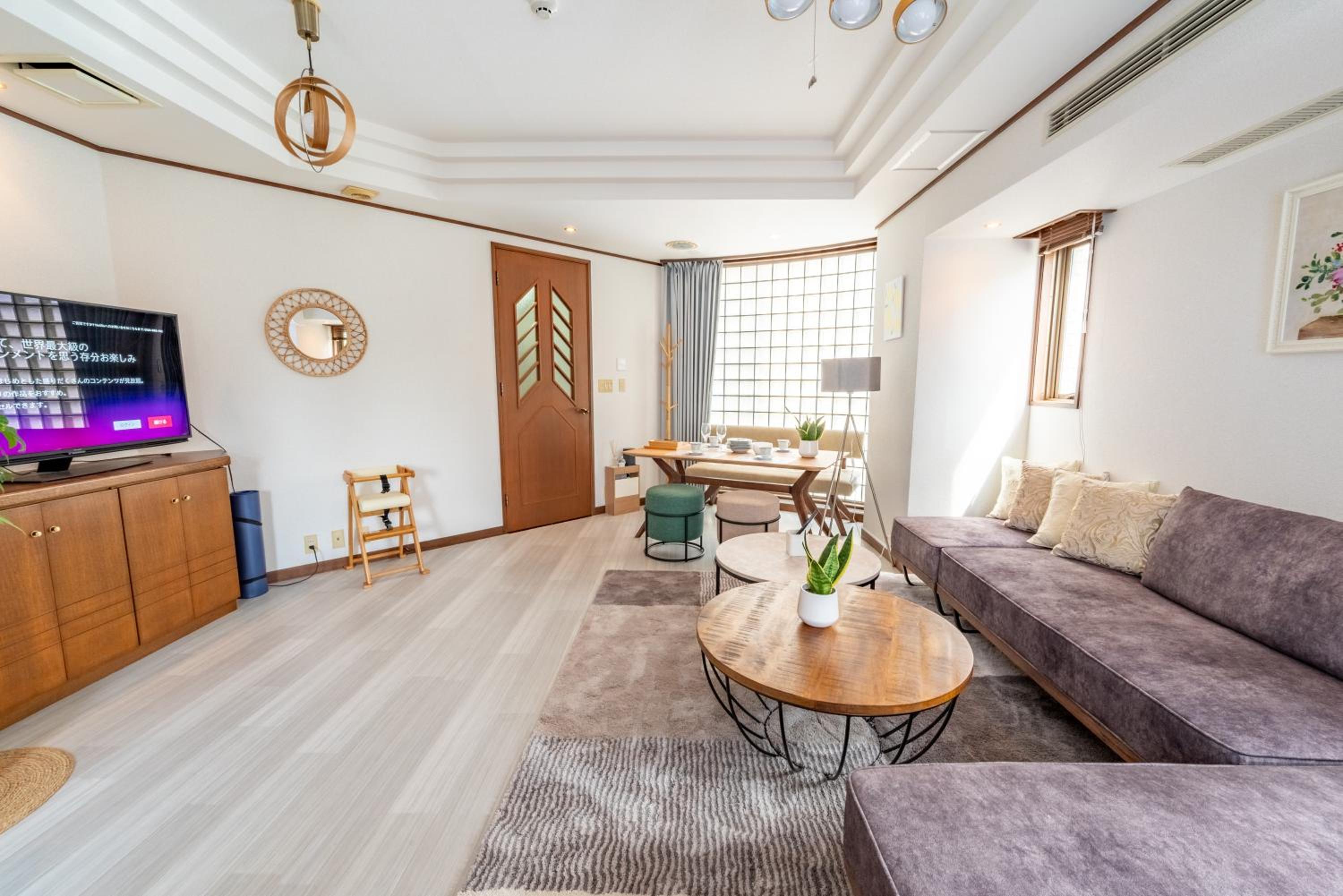 SWEET HOUSE 105 square meters of single floor space 15 minutes on foot to Shinsaibashi Dotonbori 30 minutes to USJ 7 minutes to Umeda