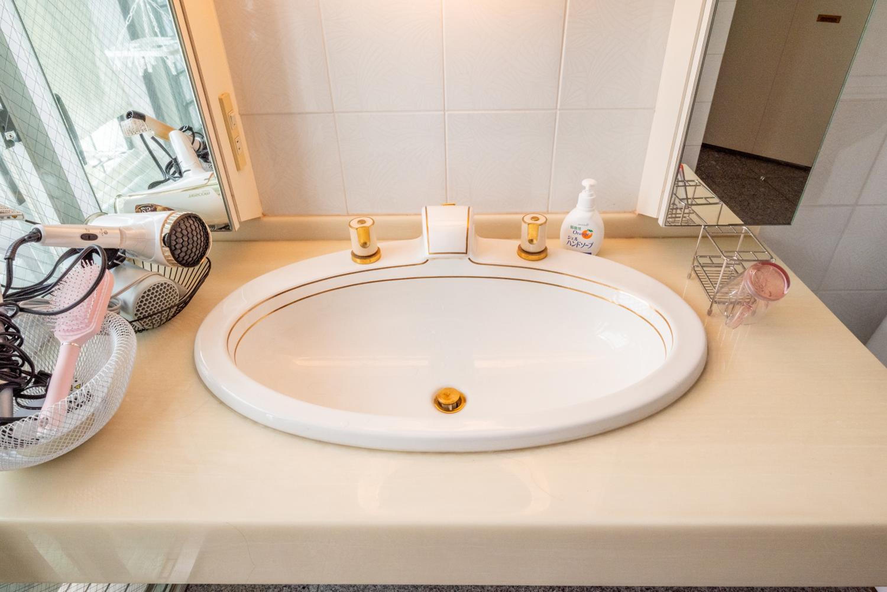 SWEET HOUSE 105 square meters of single floor space 15 minutes on foot to Shinsaibashi Dotonbori 30 minutes to USJ 7 minutes to Umeda