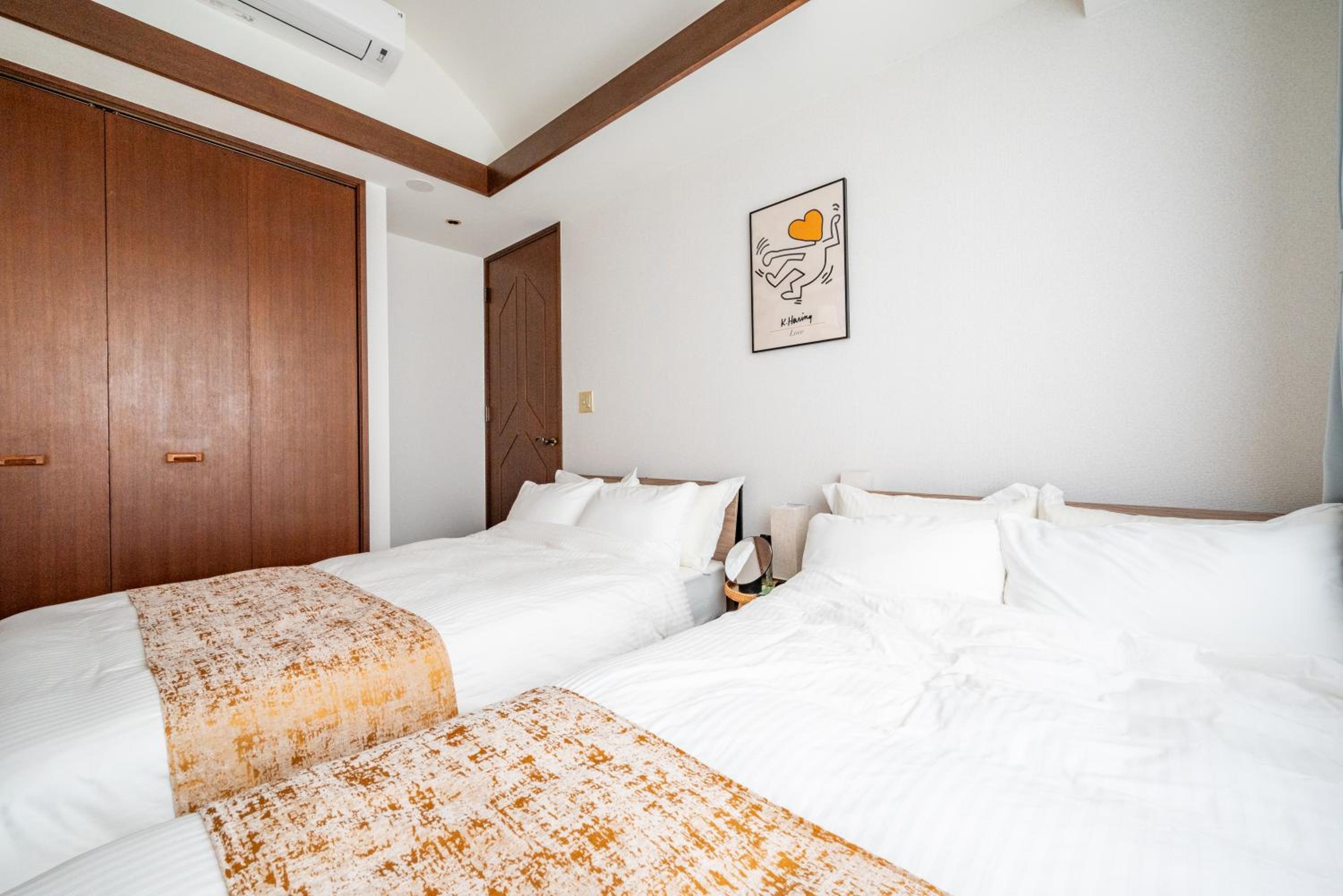 SWEET HOUSE 105 square meters of single floor space 15 minutes on foot to Shinsaibashi Dotonbori 30 minutes to USJ 7 minutes to Umeda