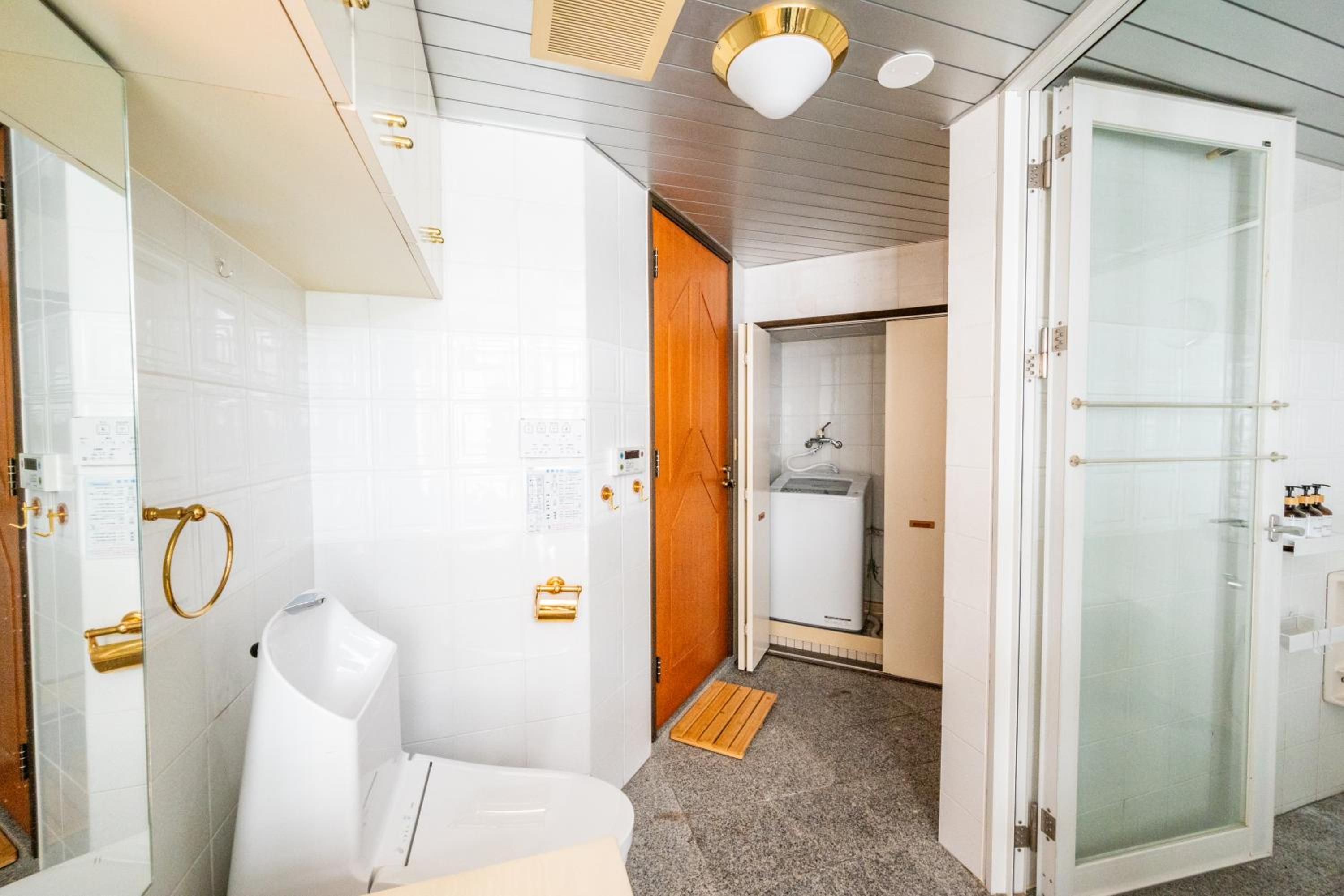 SWEET HOUSE 105 square meters of single floor space 15 minutes on foot to Shinsaibashi Dotonbori 30 minutes to USJ 7 minutes to Umeda