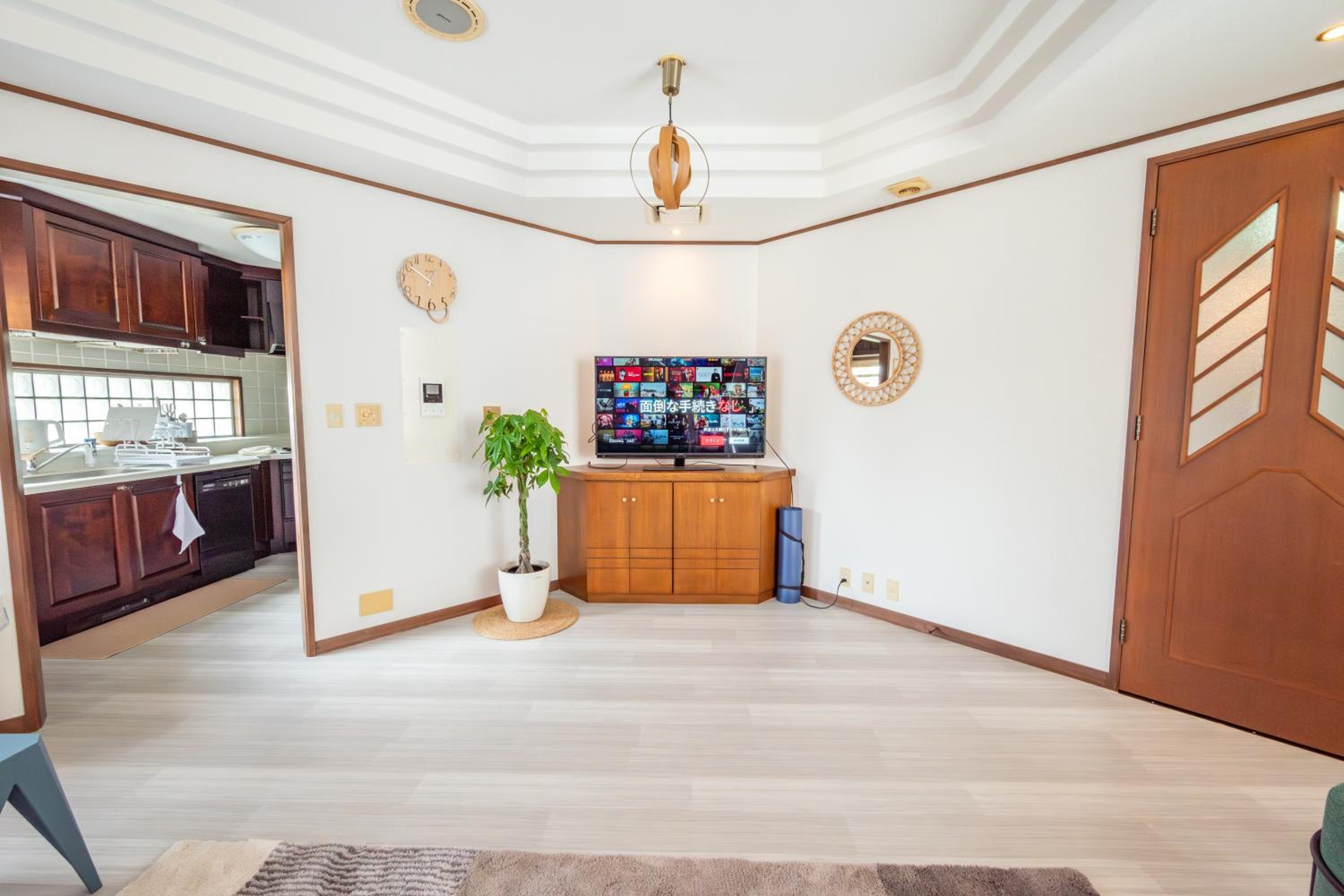 SWEET HOUSE 105 square meters of single floor space 15 minutes on foot to Shinsaibashi Dotonbori 30 minutes to USJ 7 minutes to Umeda