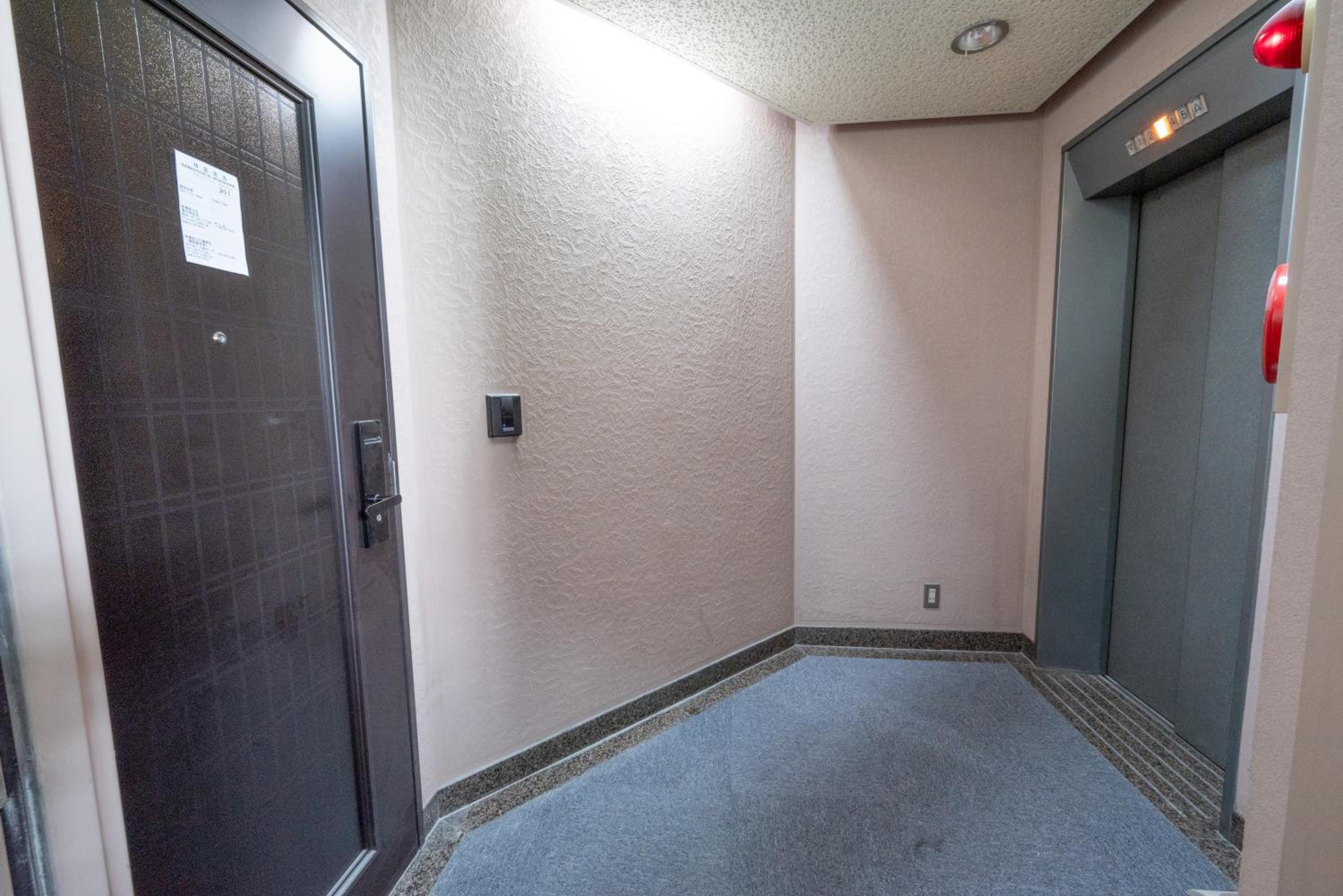 SWEET HOUSE 105 square meters of single floor space 15 minutes on foot to Shinsaibashi Dotonbori 30 minutes to USJ 7 minutes to Umeda