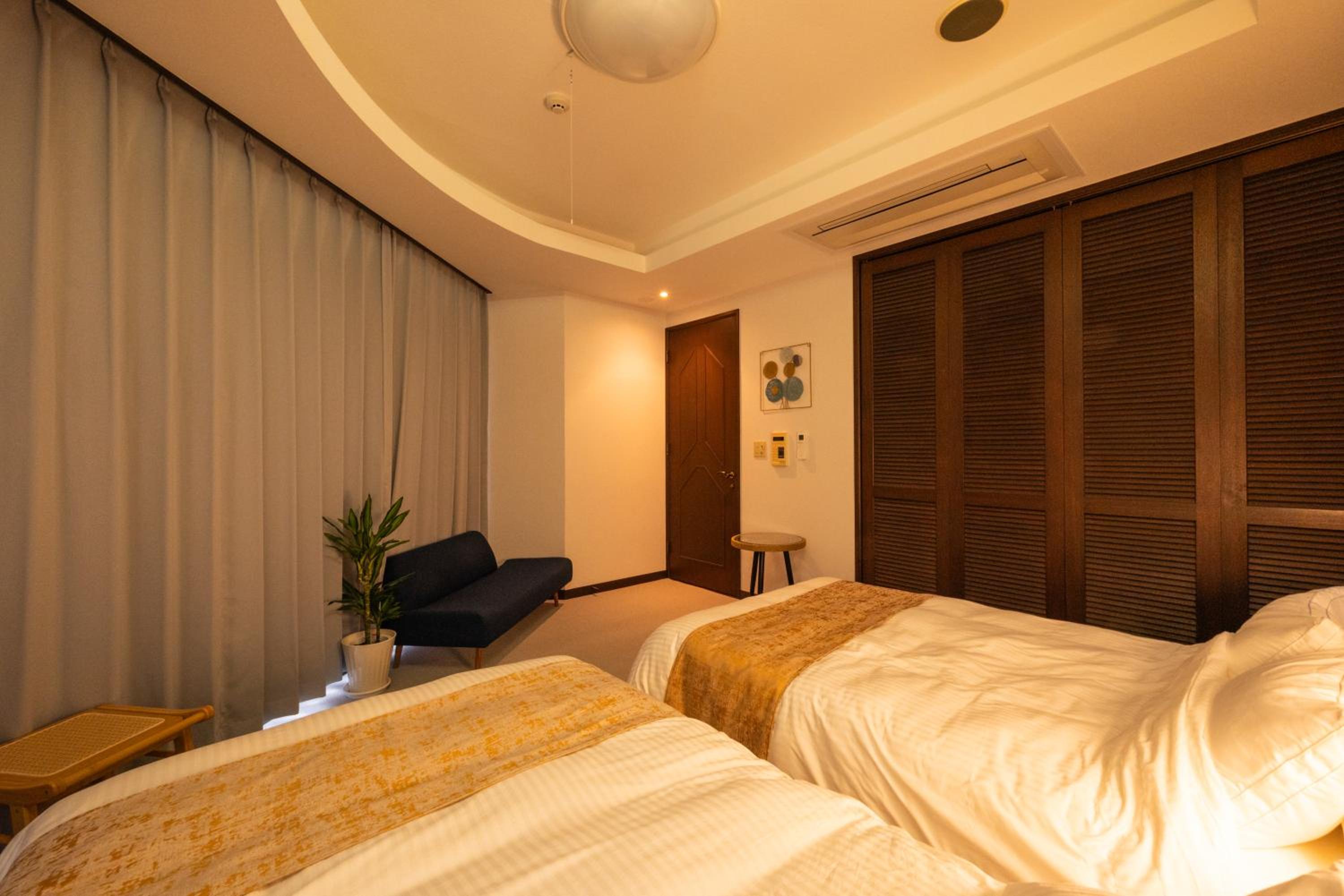 SWEET HOUSE 105 square meters of single floor space 15 minutes on foot to Shinsaibashi Dotonbori 30 minutes to USJ 7 minutes to Umeda