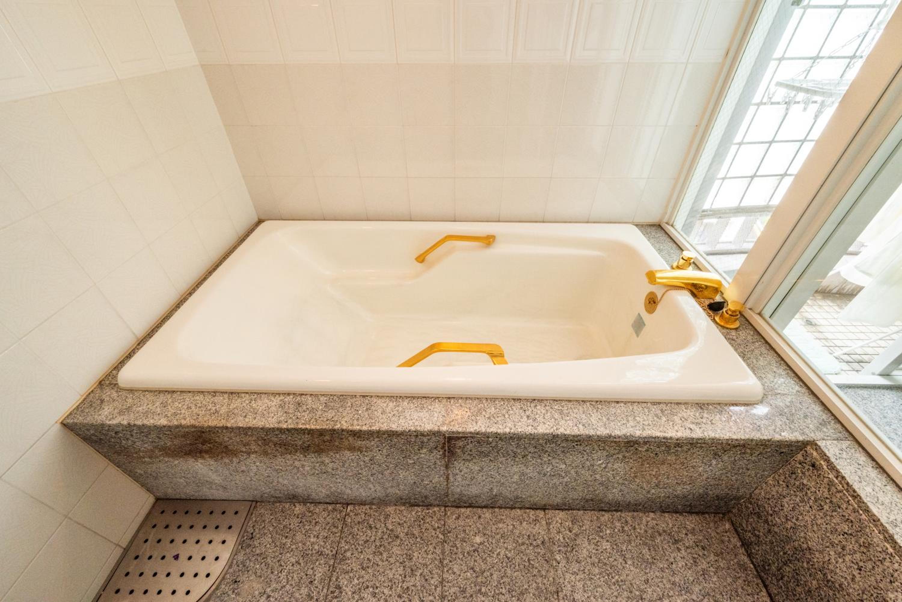 SWEET HOUSE 105 square meters of single floor space 15 minutes on foot to Shinsaibashi Dotonbori 30 minutes to USJ 7 minutes to Umeda