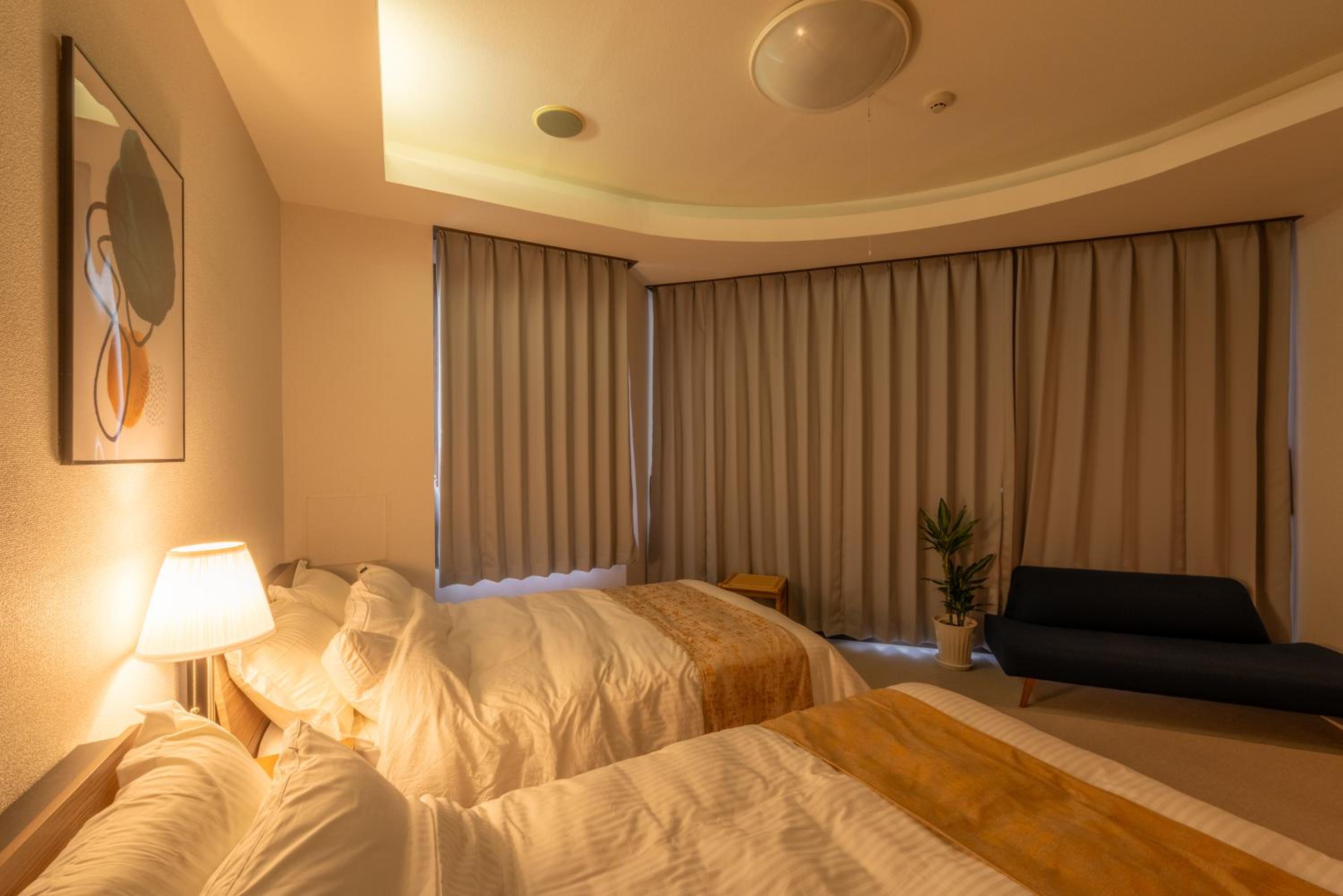 SWEET HOUSE 105 square meters of single floor space 15 minutes on foot to Shinsaibashi Dotonbori 30 minutes to USJ 7 minutes to Umeda