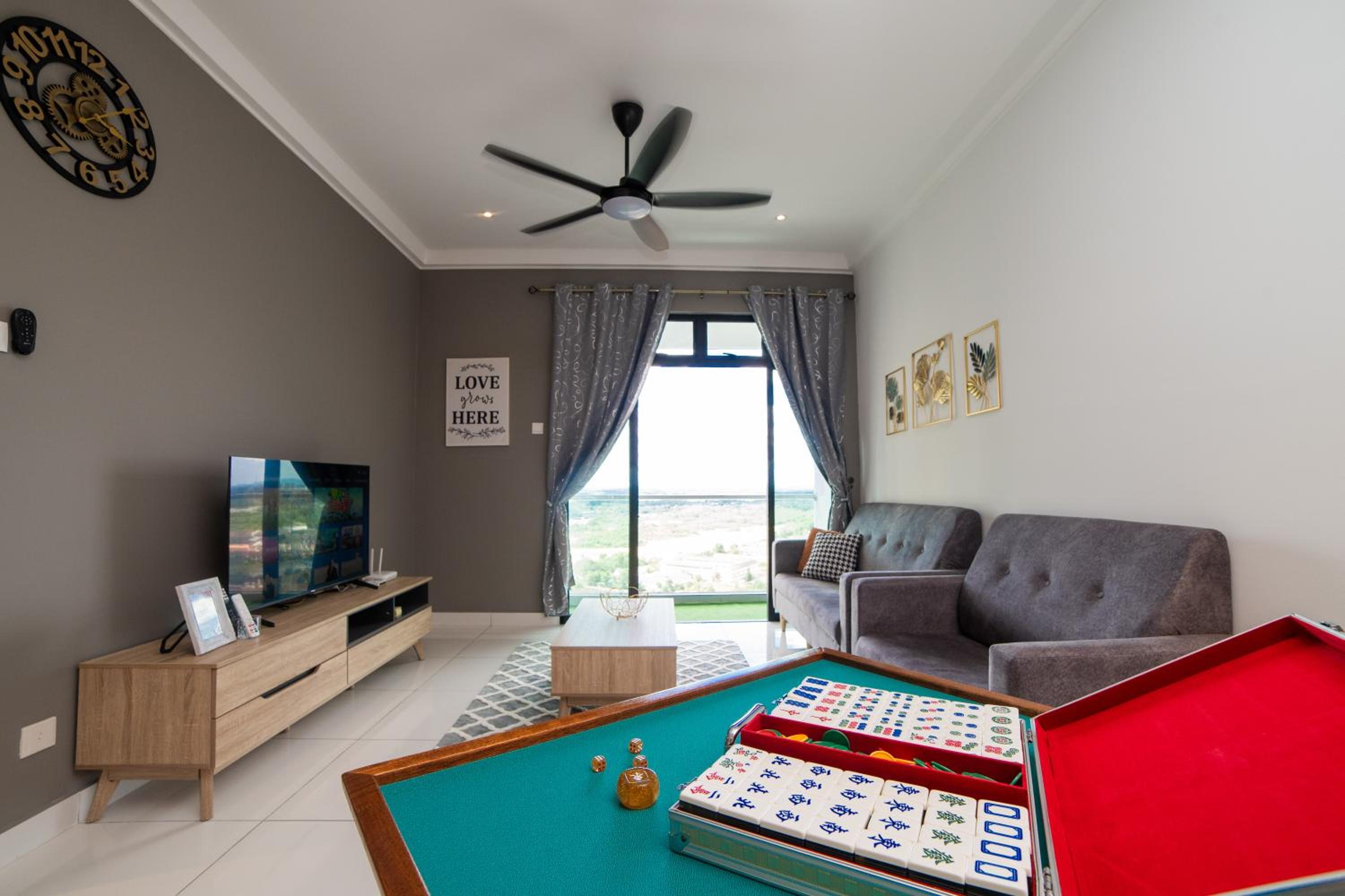 The Platino Sweet Peony 3BR8Pax nr Paradigm Mall