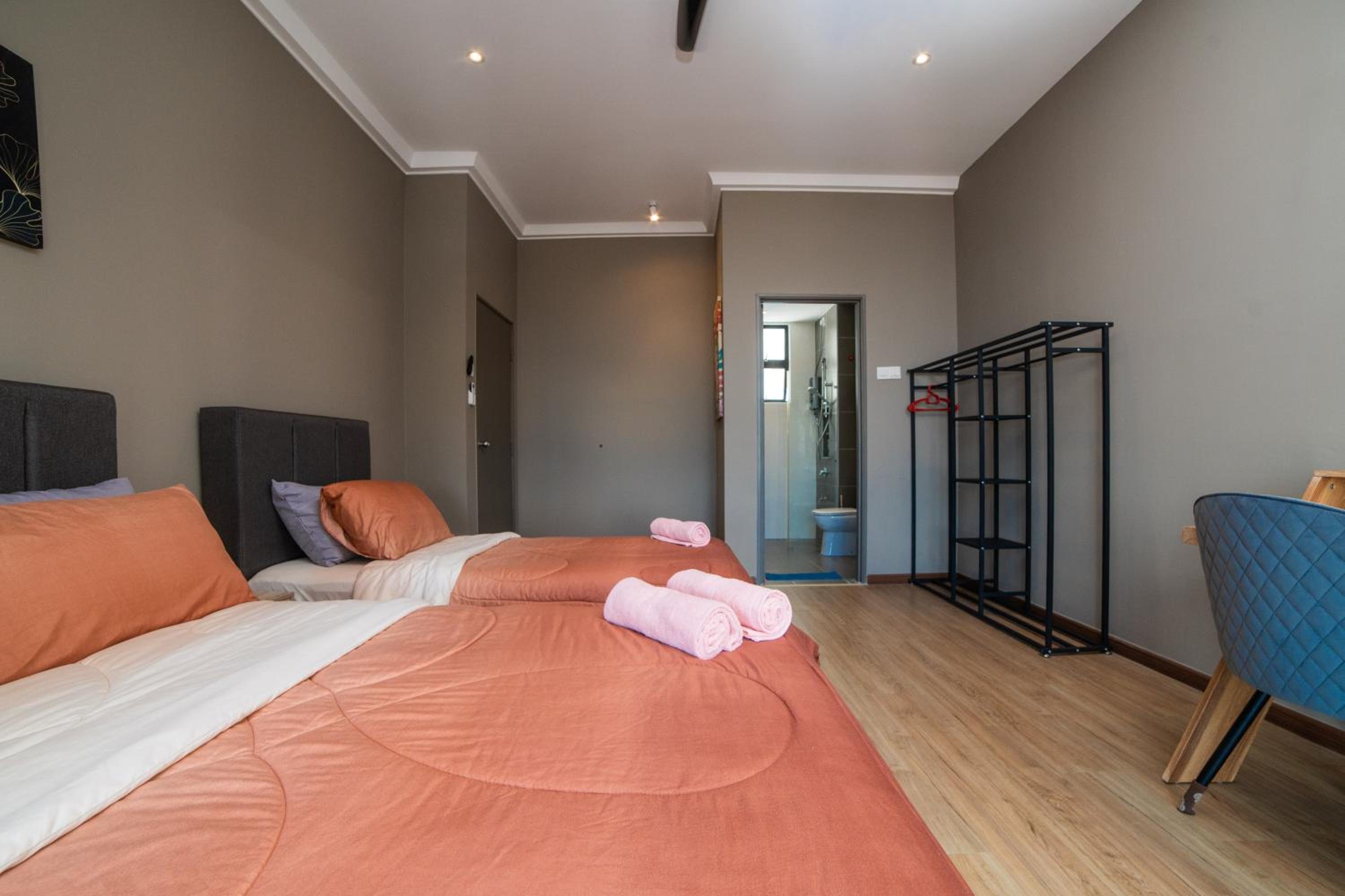 The Platino Sweet Peony 3BR8Pax nr Paradigm Mall
