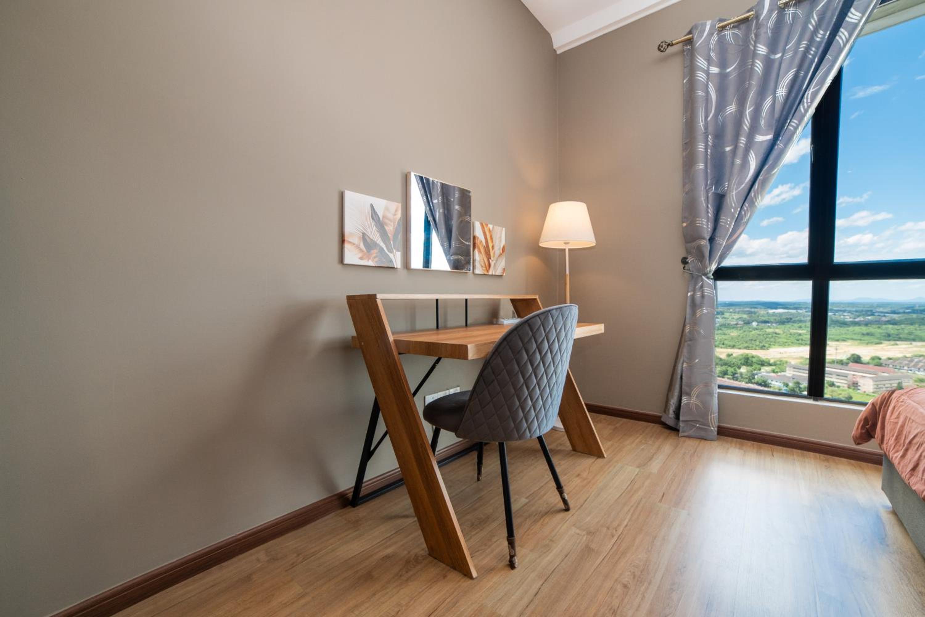 The Platino Sweet Peony 3BR8Pax nr Paradigm Mall