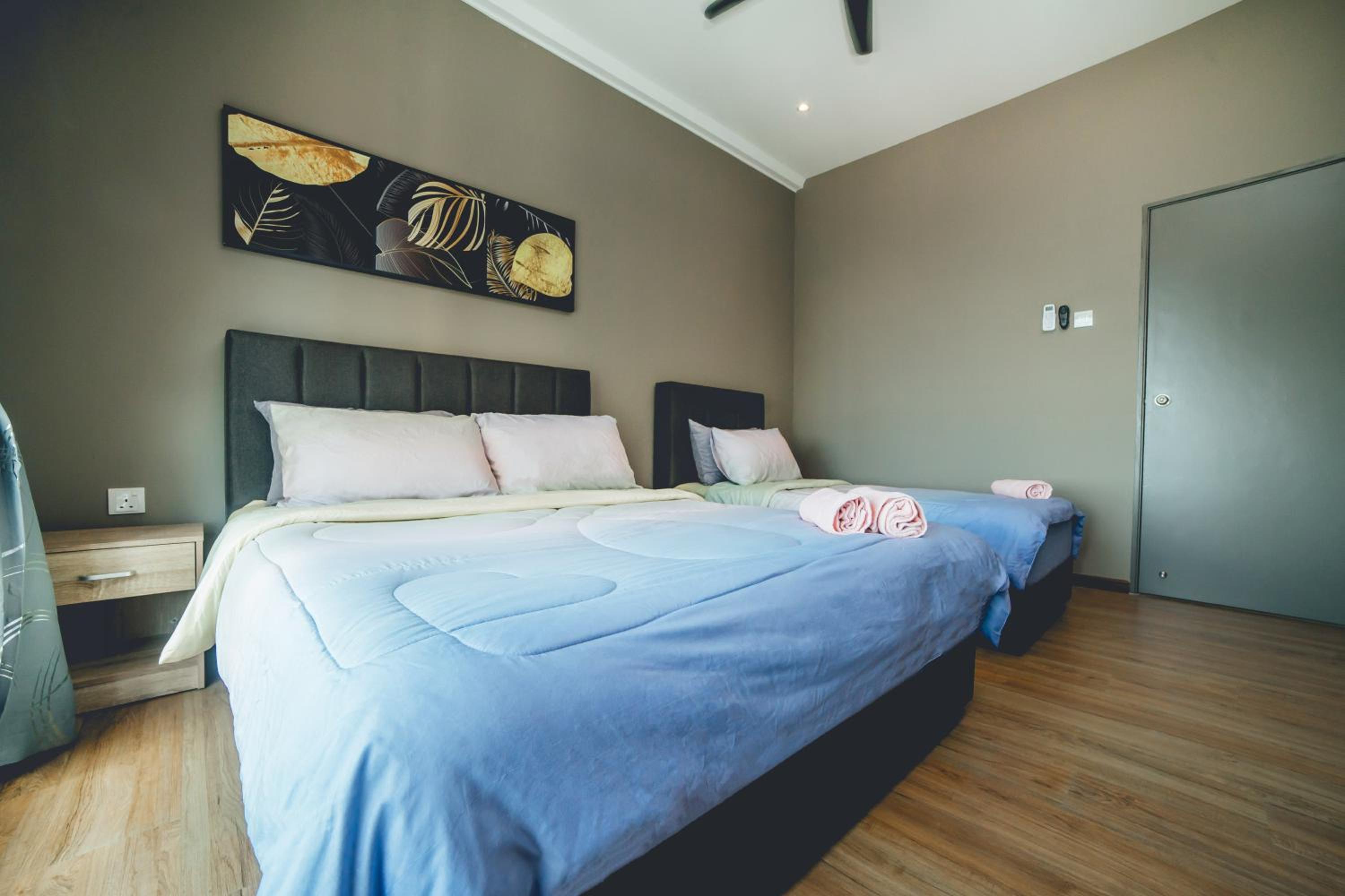The Platino Sweet Peony 3BR8Pax nr Paradigm Mall