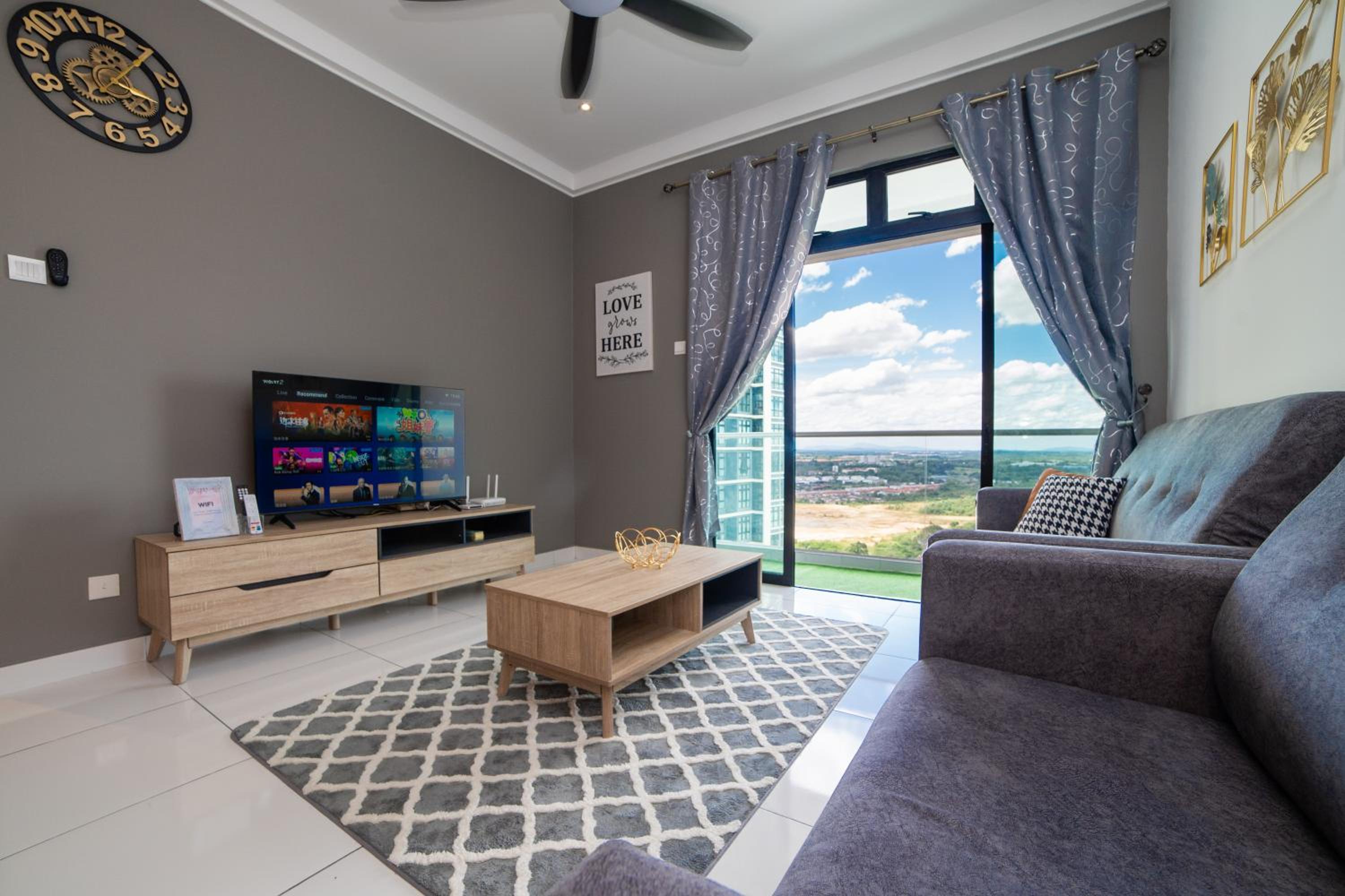 The Platino Sweet Peony 3BR8Pax nr Paradigm Mall