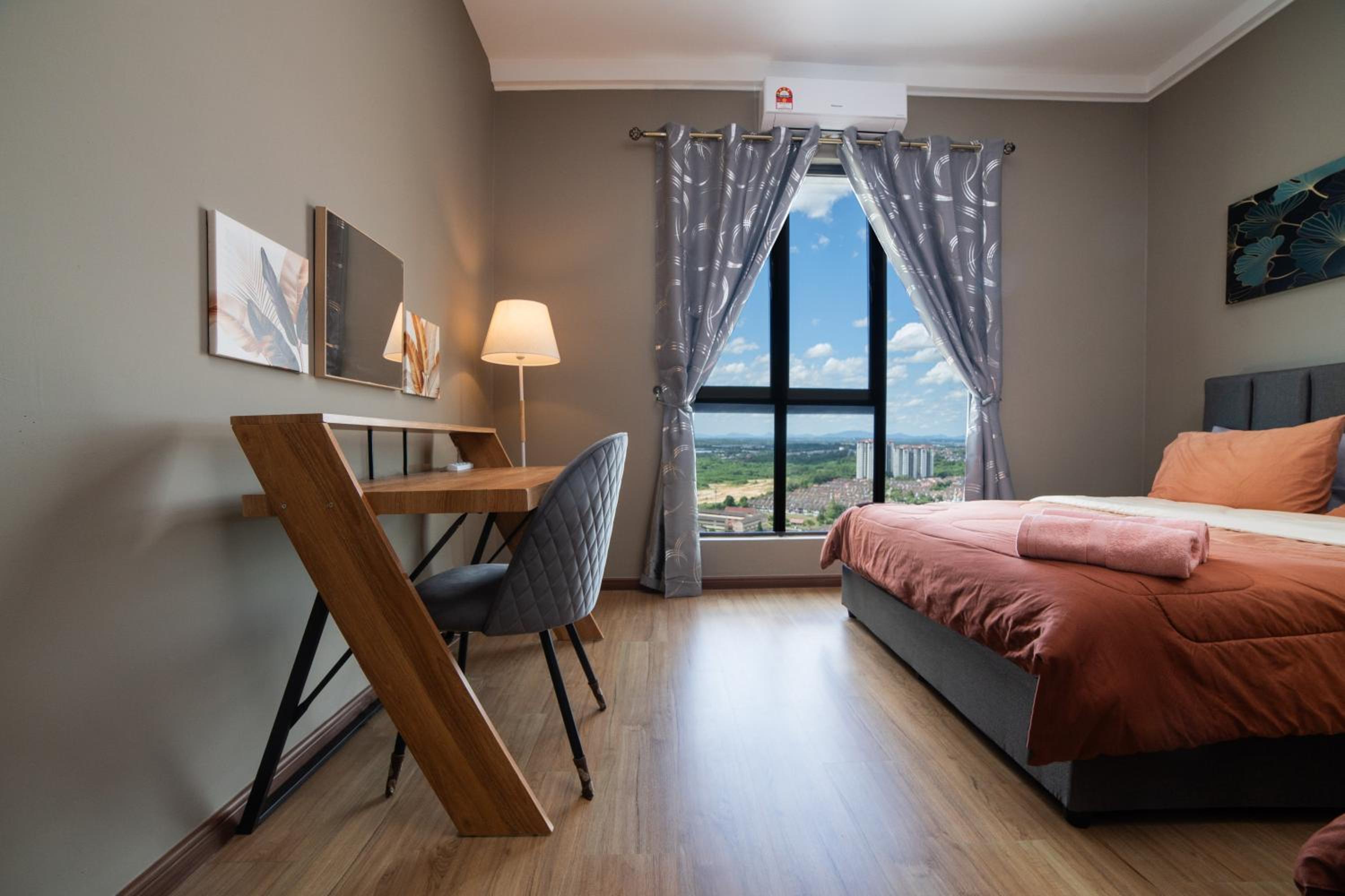 The Platino Sweet Peony 3BR8Pax nr Paradigm Mall
