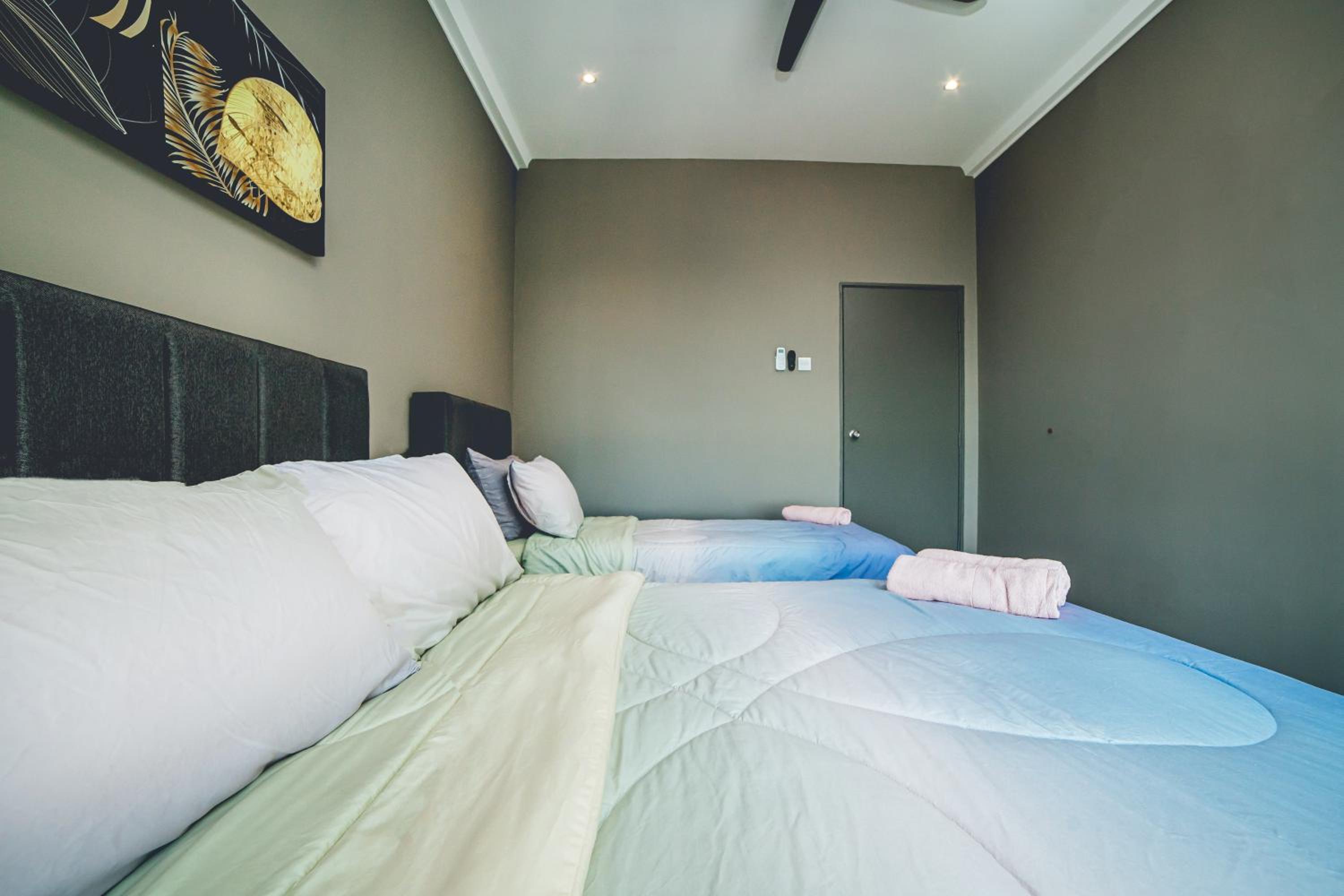 The Platino Sweet Peony 3BR8Pax nr Paradigm Mall