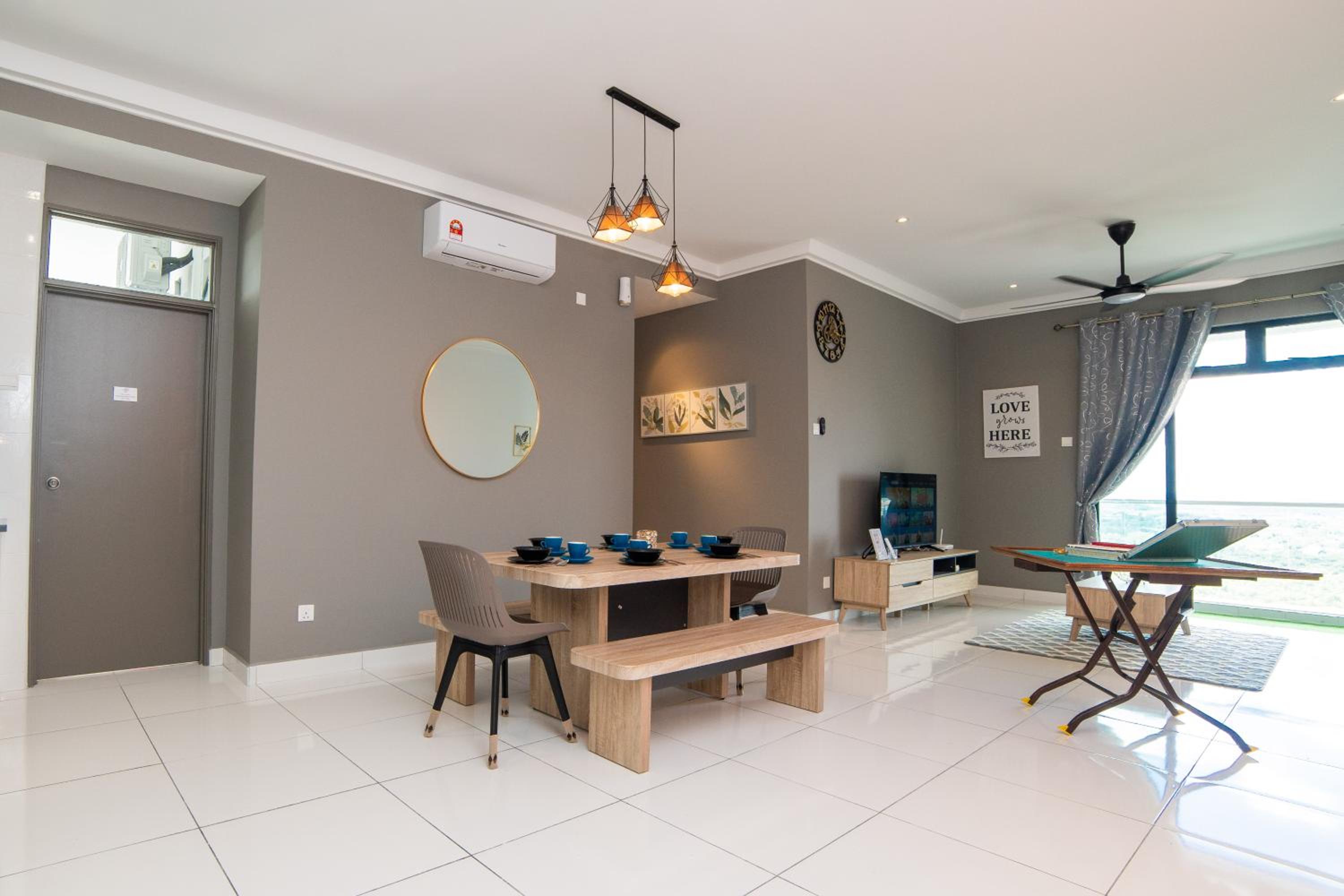 The Platino Sweet Peony 3BR8Pax nr Paradigm Mall