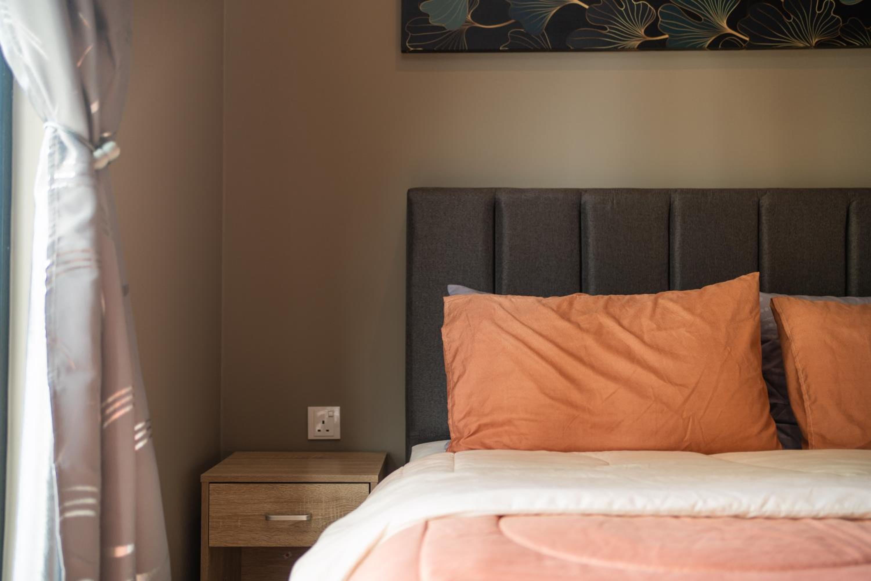 The Platino Sweet Peony 3BR8Pax nr Paradigm Mall