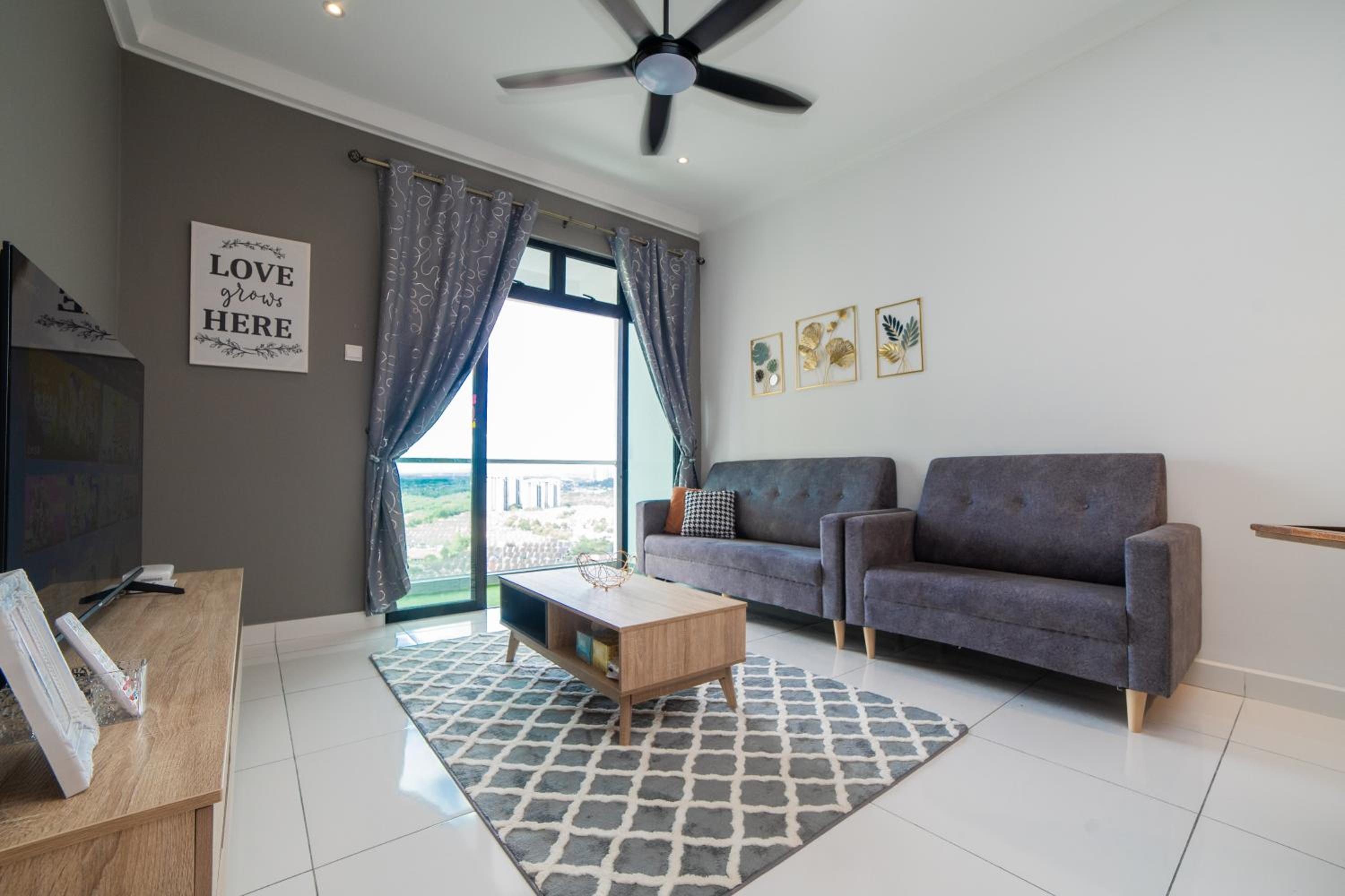 The Platino Sweet Peony 3BR8Pax nr Paradigm Mall