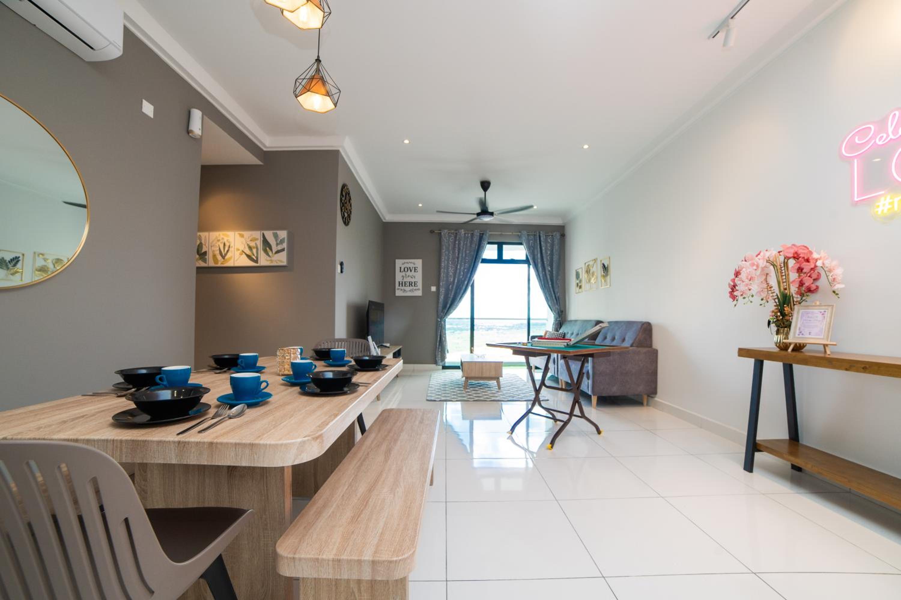 The Platino Sweet Peony 3BR8Pax nr Paradigm Mall