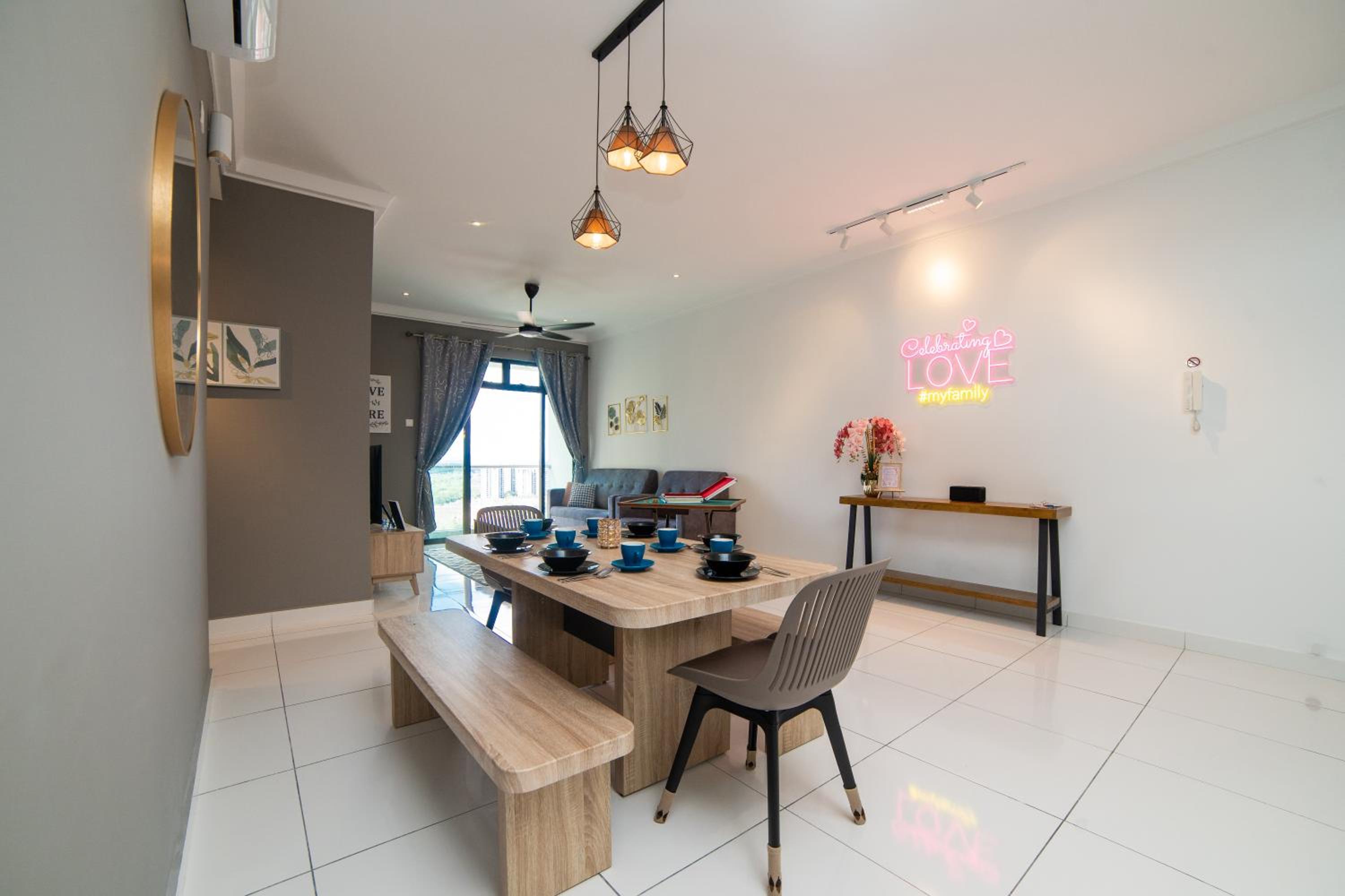 The Platino Sweet Peony 3BR8Pax nr Paradigm Mall