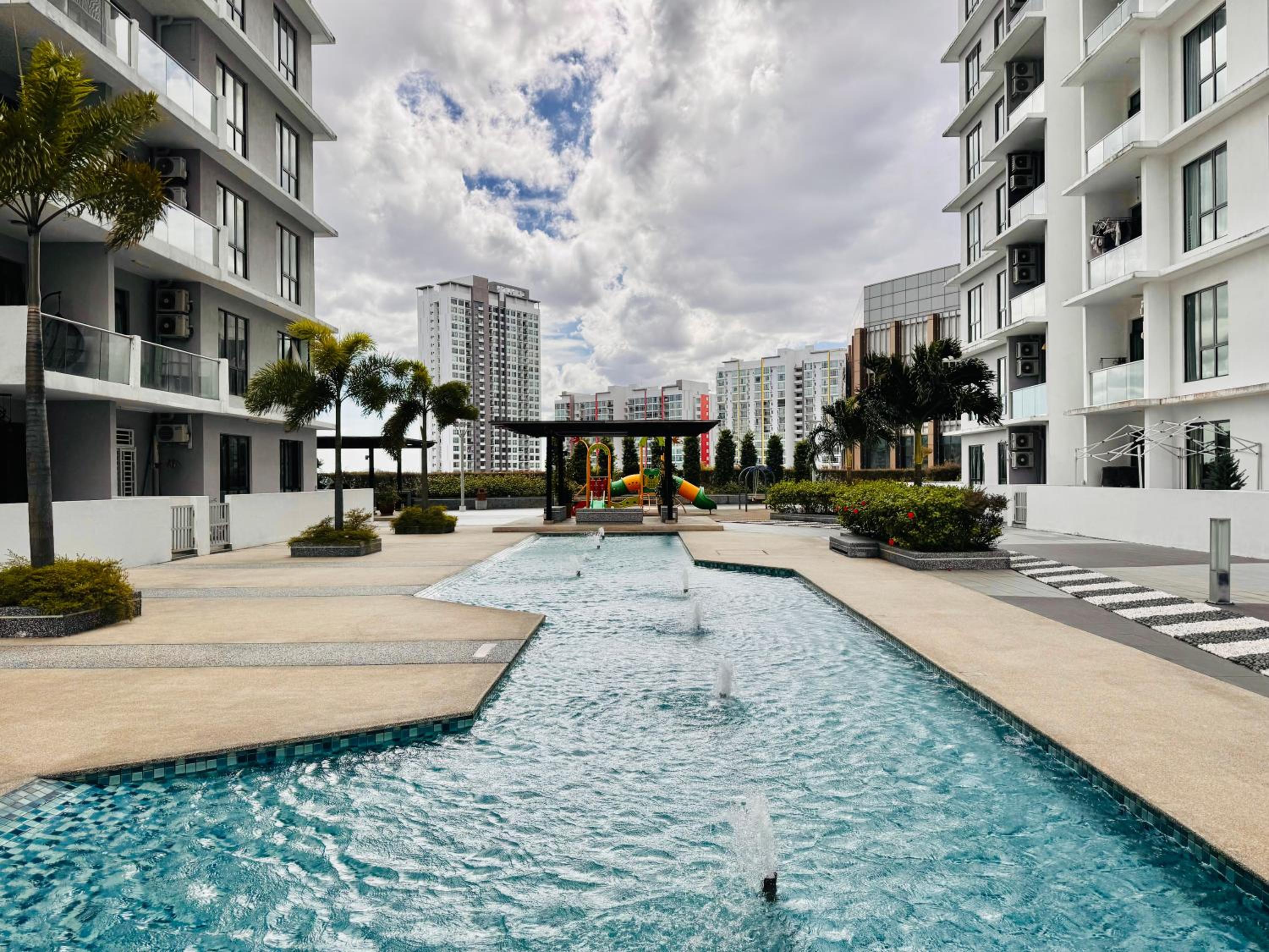 The Platino Sweet Peony 3BR8Pax nr Paradigm Mall