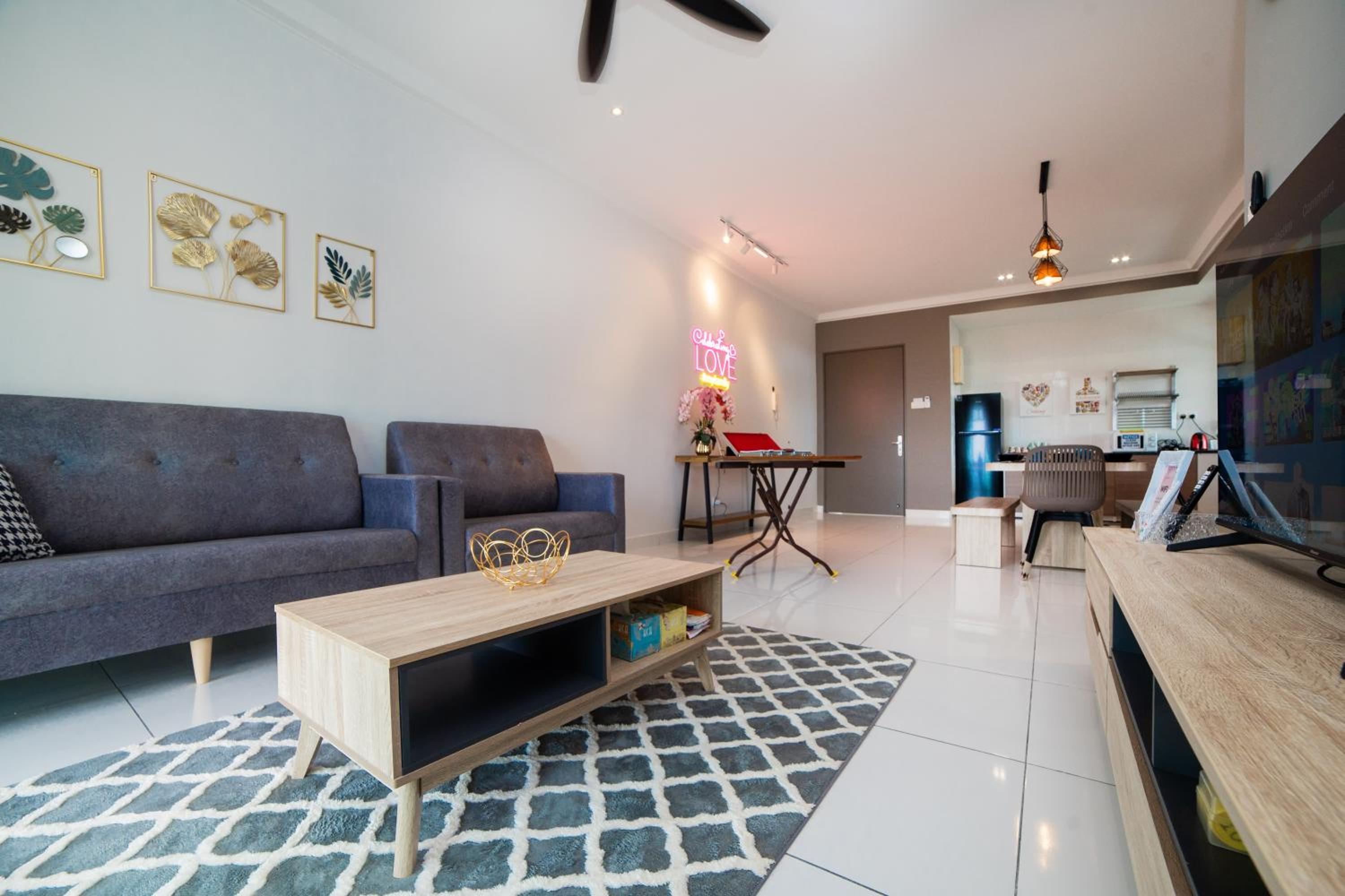 The Platino Sweet Peony 3BR8Pax nr Paradigm Mall