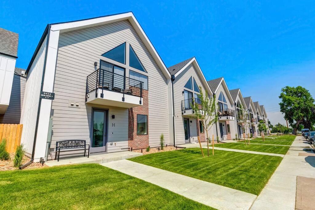 Bright 2BD 2BA Home 15 Mins to Downtown