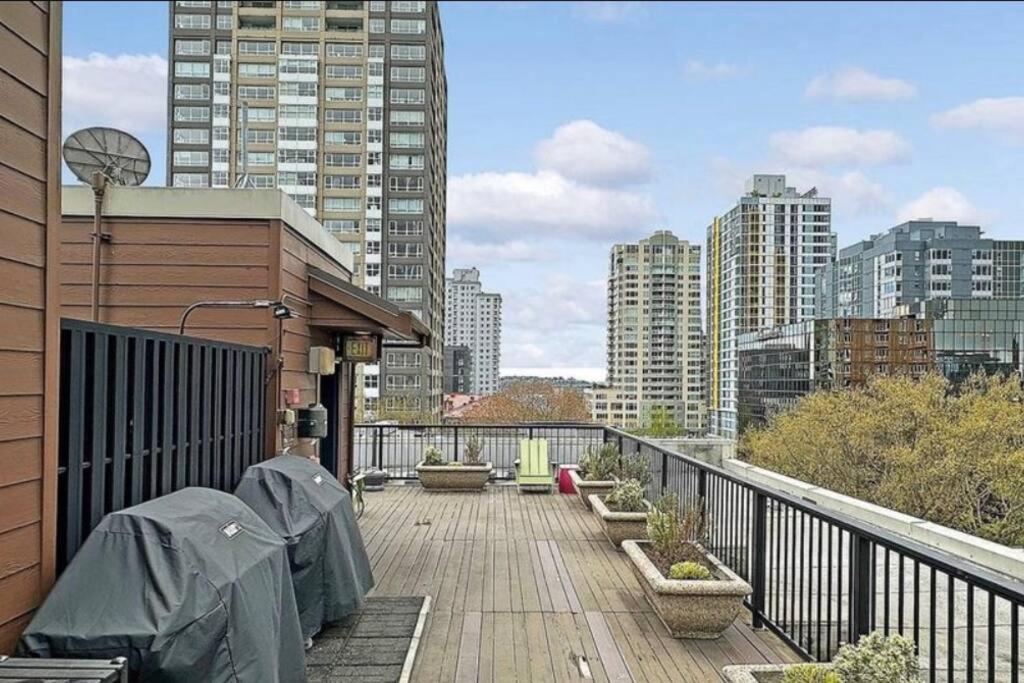 Affordable Belltown Condo Near Space Needle & Downtown view 3