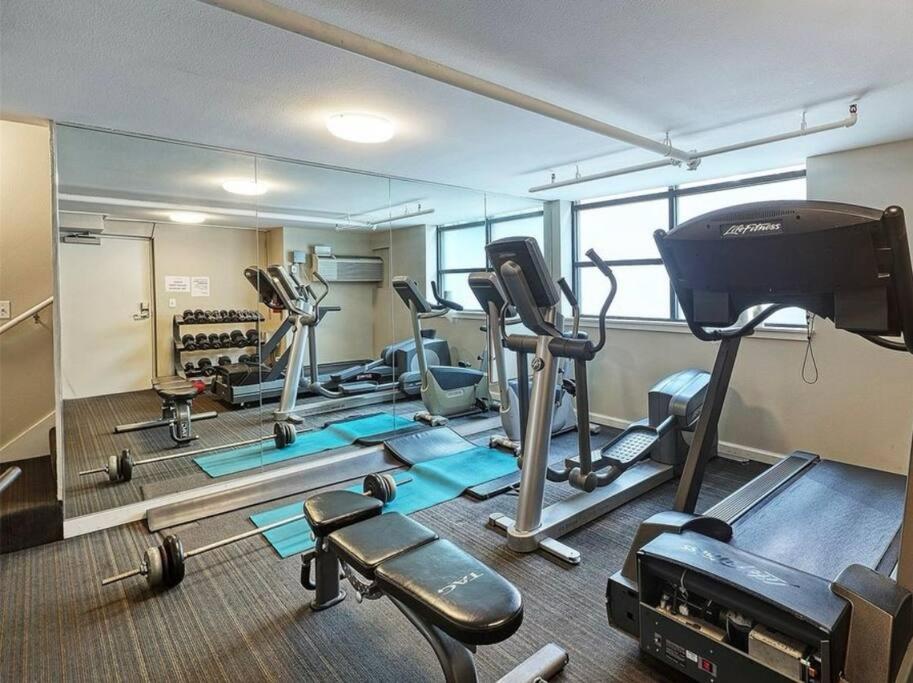 Affordable Belltown Condo Near Space Needle & Downtown view 4