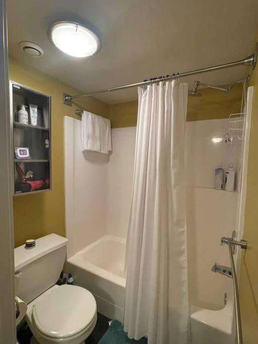 Affordable Belltown Condo Near Space Needle & Downtown view 5