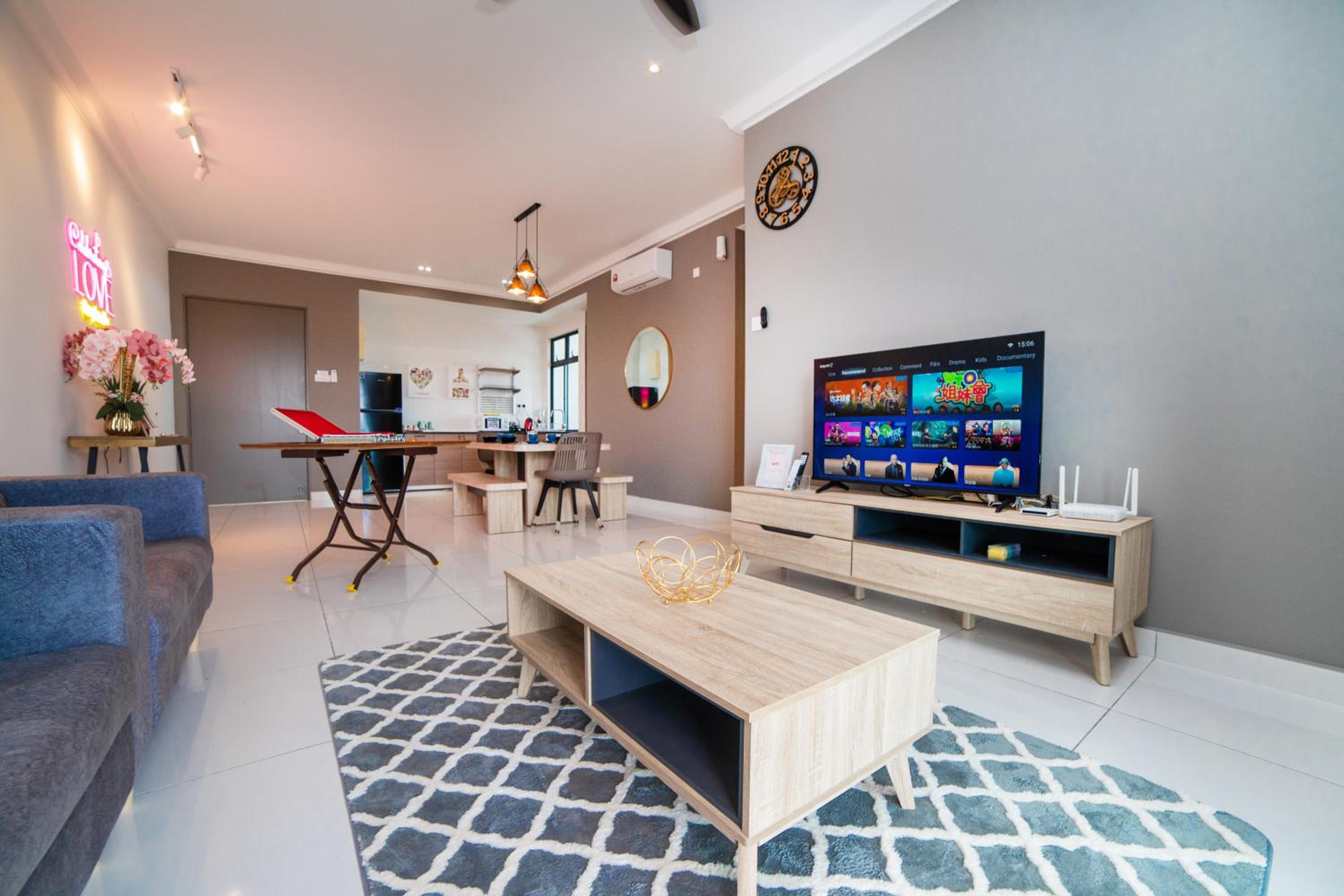 The Platino Sweet Peony 3BR8Pax nr Paradigm Mall