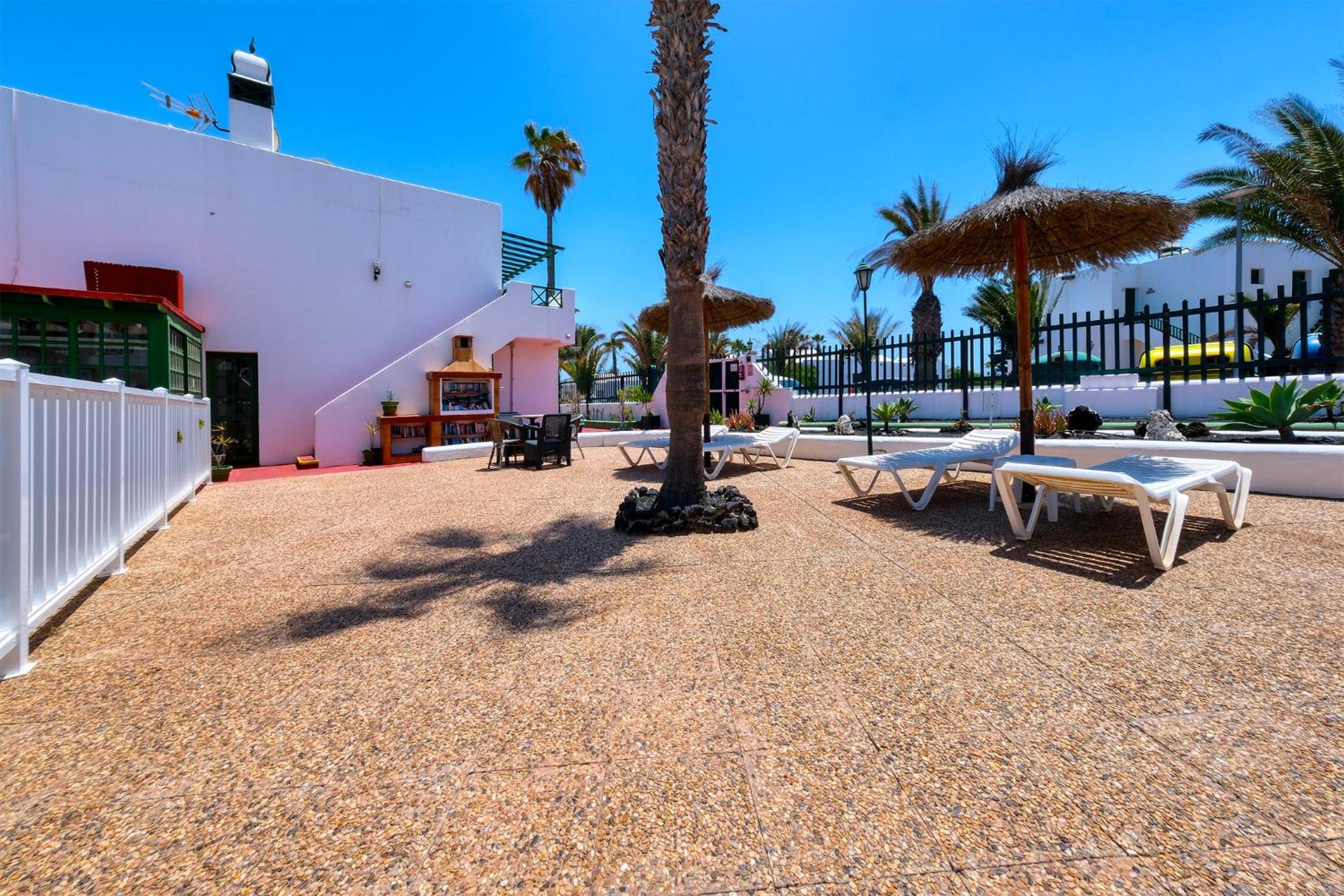 Apartment La Vela Azul - Pool & Tennis - Free AC & Good WIFI - By Lanzarote Vacation Homes view 4