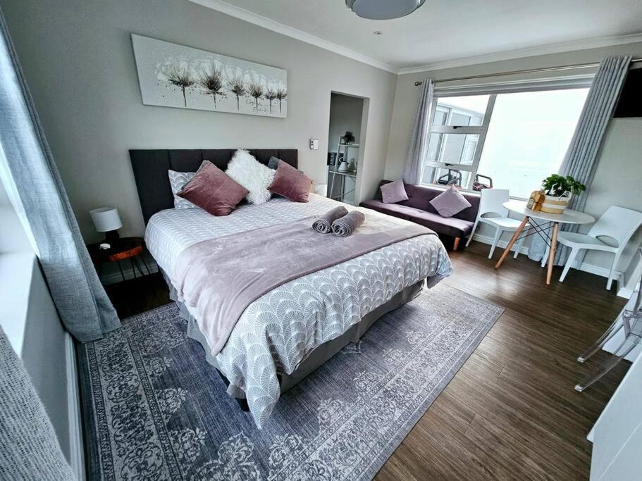 Selkirk Villa view 4