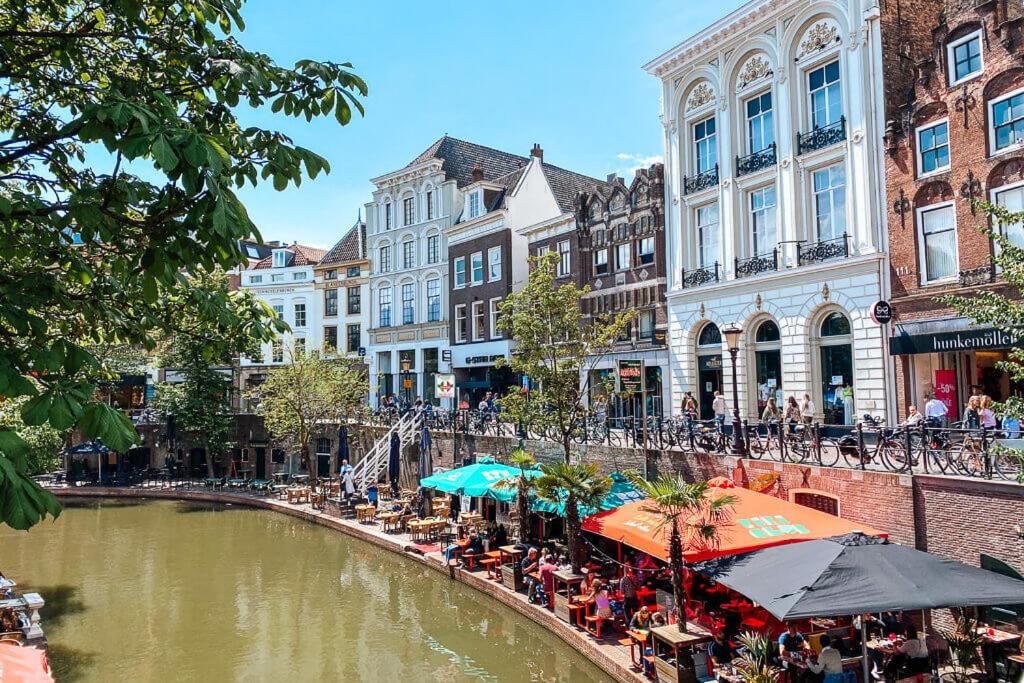 Karakteristieke bovenwoning gelegen tussen Utrecht en Amsterdam