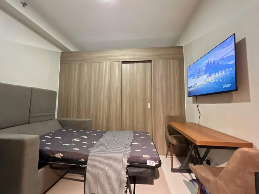 New Boutique 1BR Condo close to Shangri-La Plaza view 3