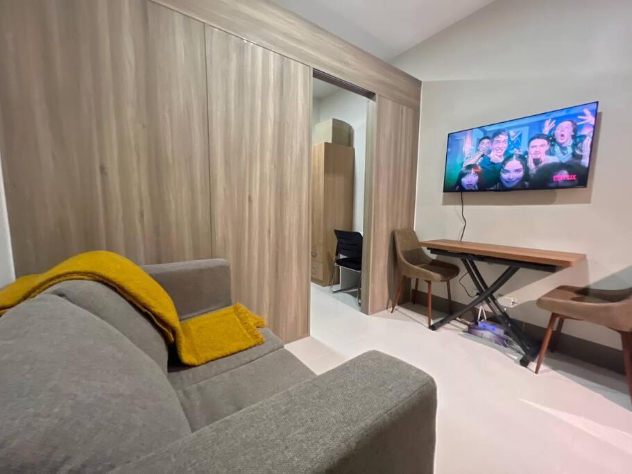 New Boutique 1BR Condo close to Shangri-La Plaza view 4