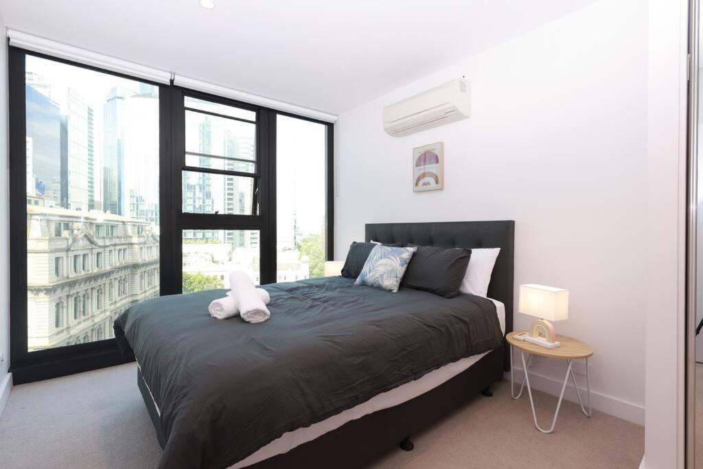 Cool City View 2BR Central with Pool and Free Parking