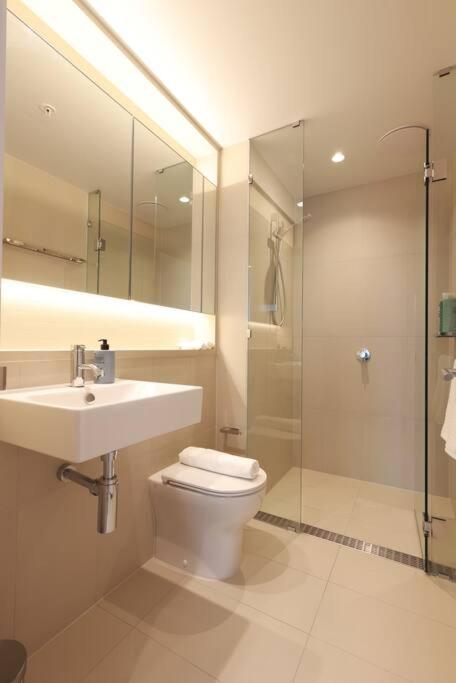 Cool City View 2BR Central with Pool and Free Parking