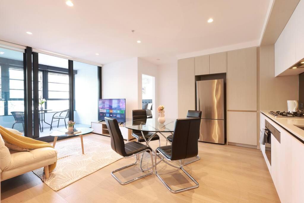 Cool City View 2BR Central with Pool and Free Parking
