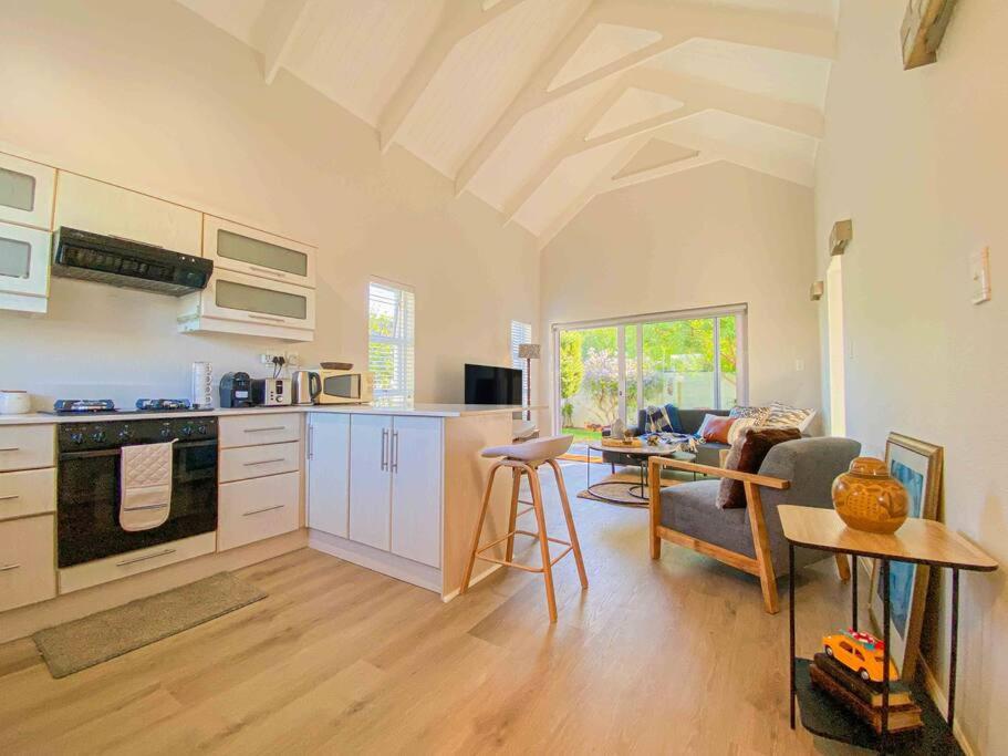 Seabreeze Cottage with 2 Bed and 2 Bath with Inverter view 3