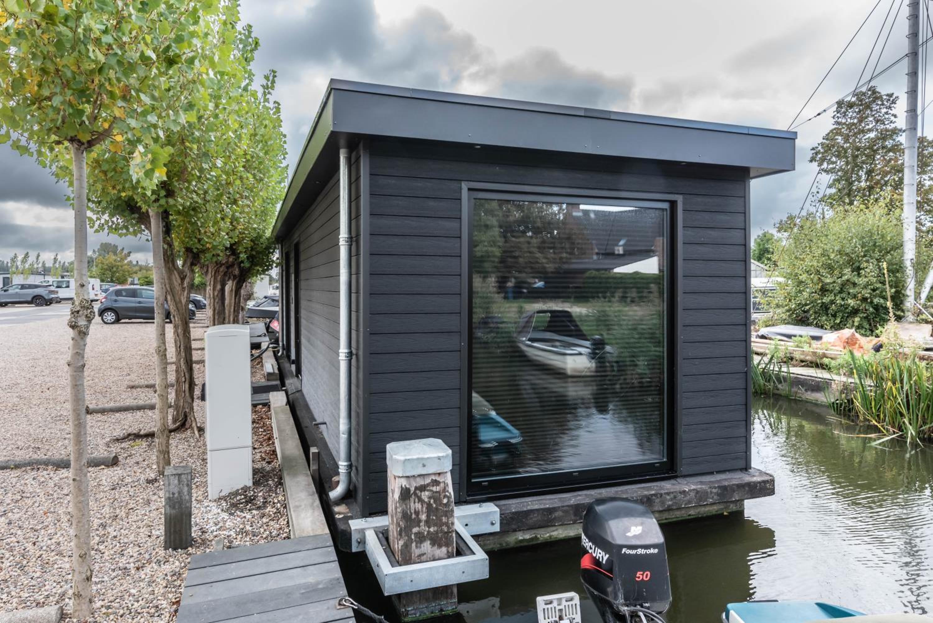 Luxury Watervilla Near Amsterdam And Schiphol view 4