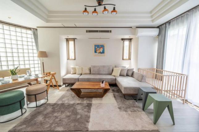 SWEET HOUSE 105 square meters of single floor space 15 minutes on foot to Shinsaibashi Dotonbori 30 minutes to USJ 7 minutes to Umeda