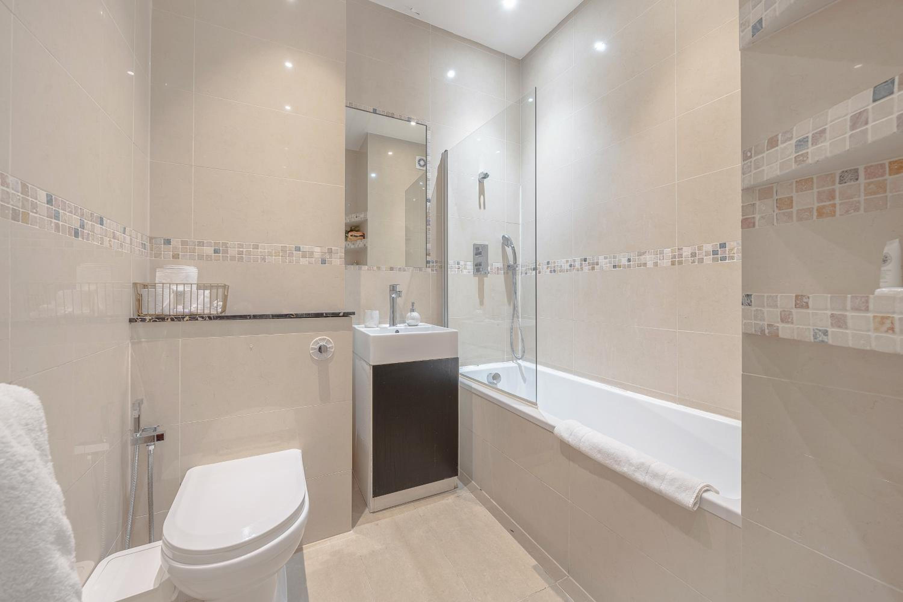 Luxurious Two-Bedroom Haven in Marylebone