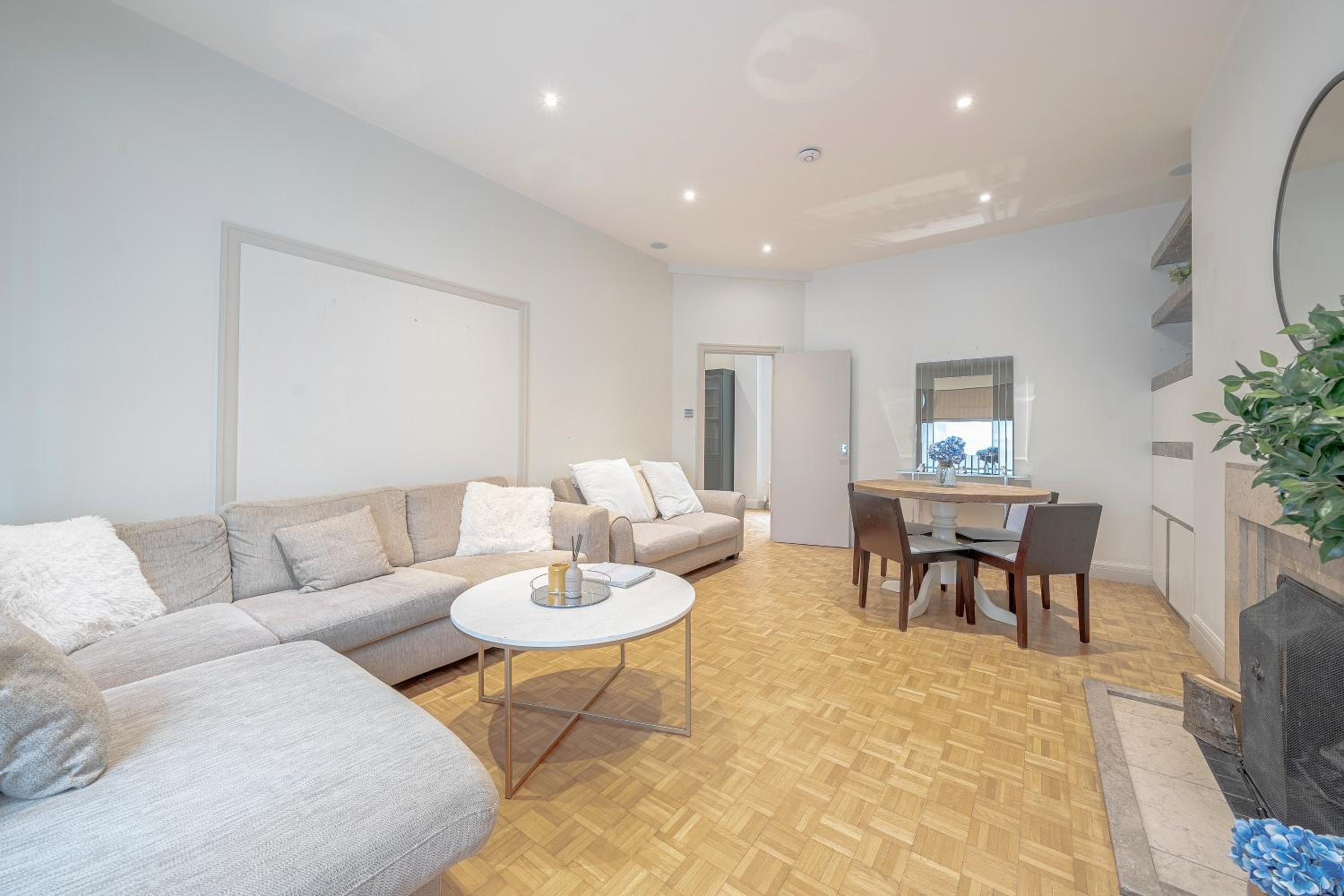 Luxurious Two-Bedroom Haven in Marylebone