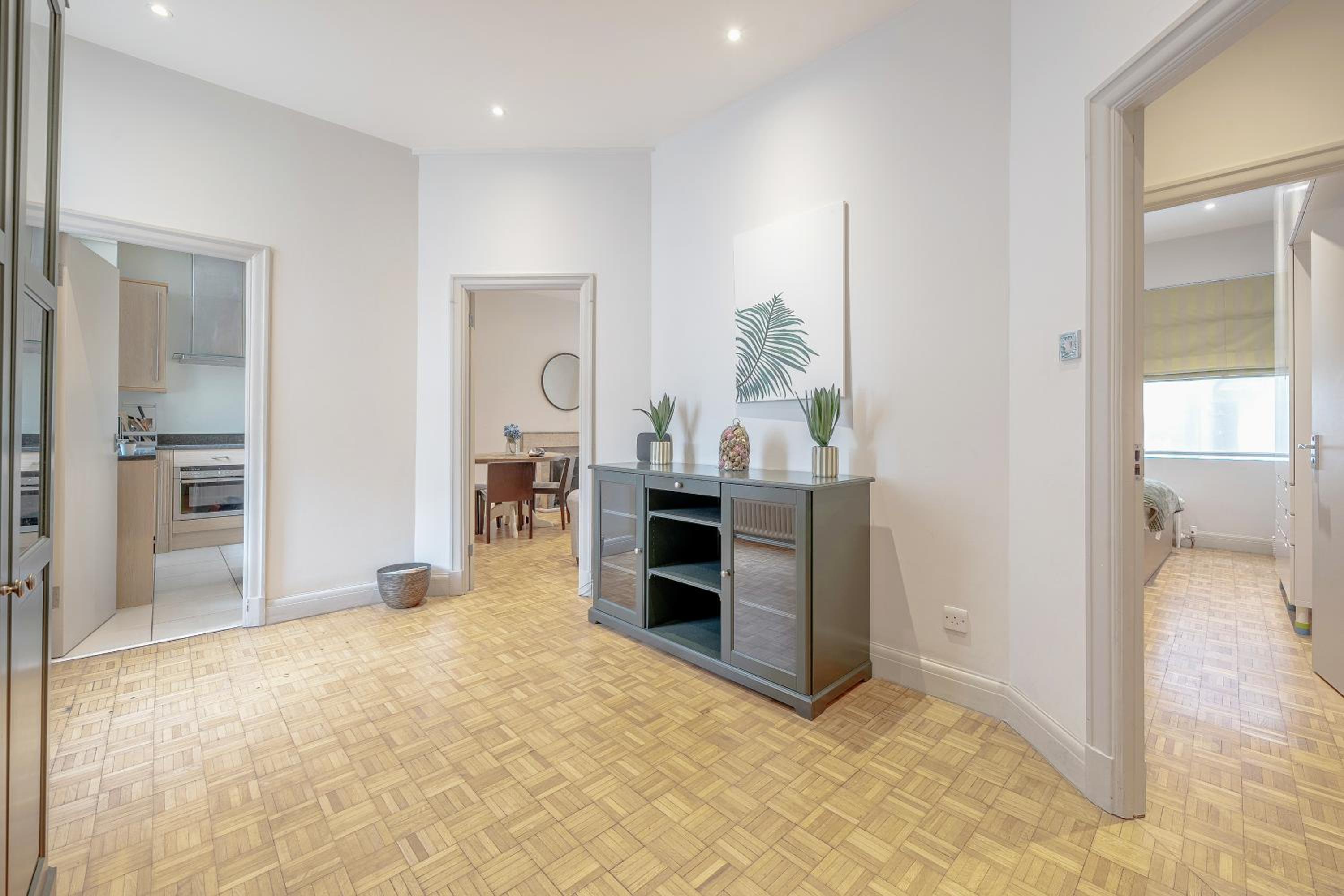 Luxurious Two-Bedroom Haven in Marylebone