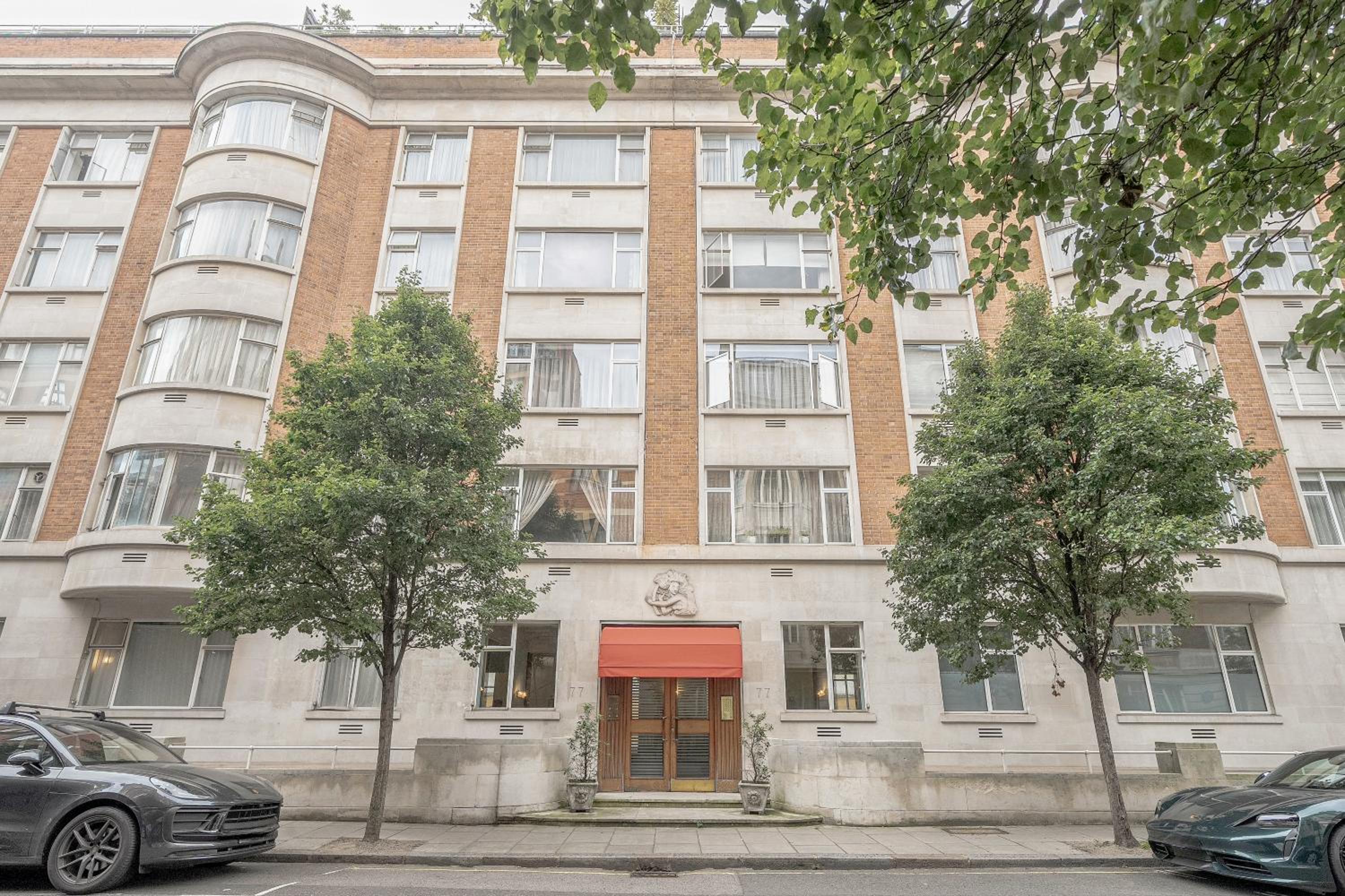 Luxurious Two-Bedroom Haven in Marylebone