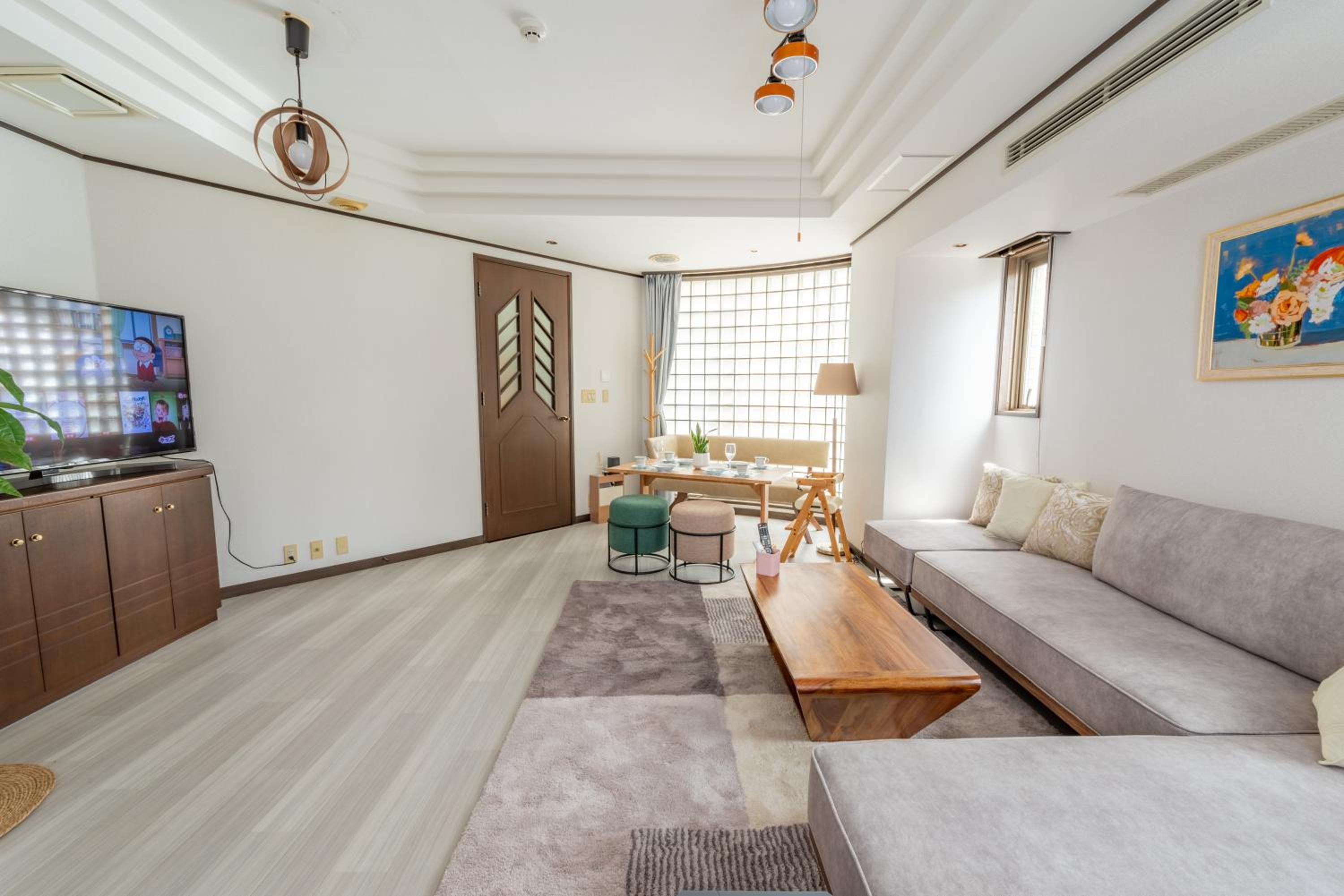 SWEET HOUSE 105 square meters of single floor space 15 minutes on foot to Shinsaibashi Dotonbori 30 minutes to USJ 7 minutes to Umeda